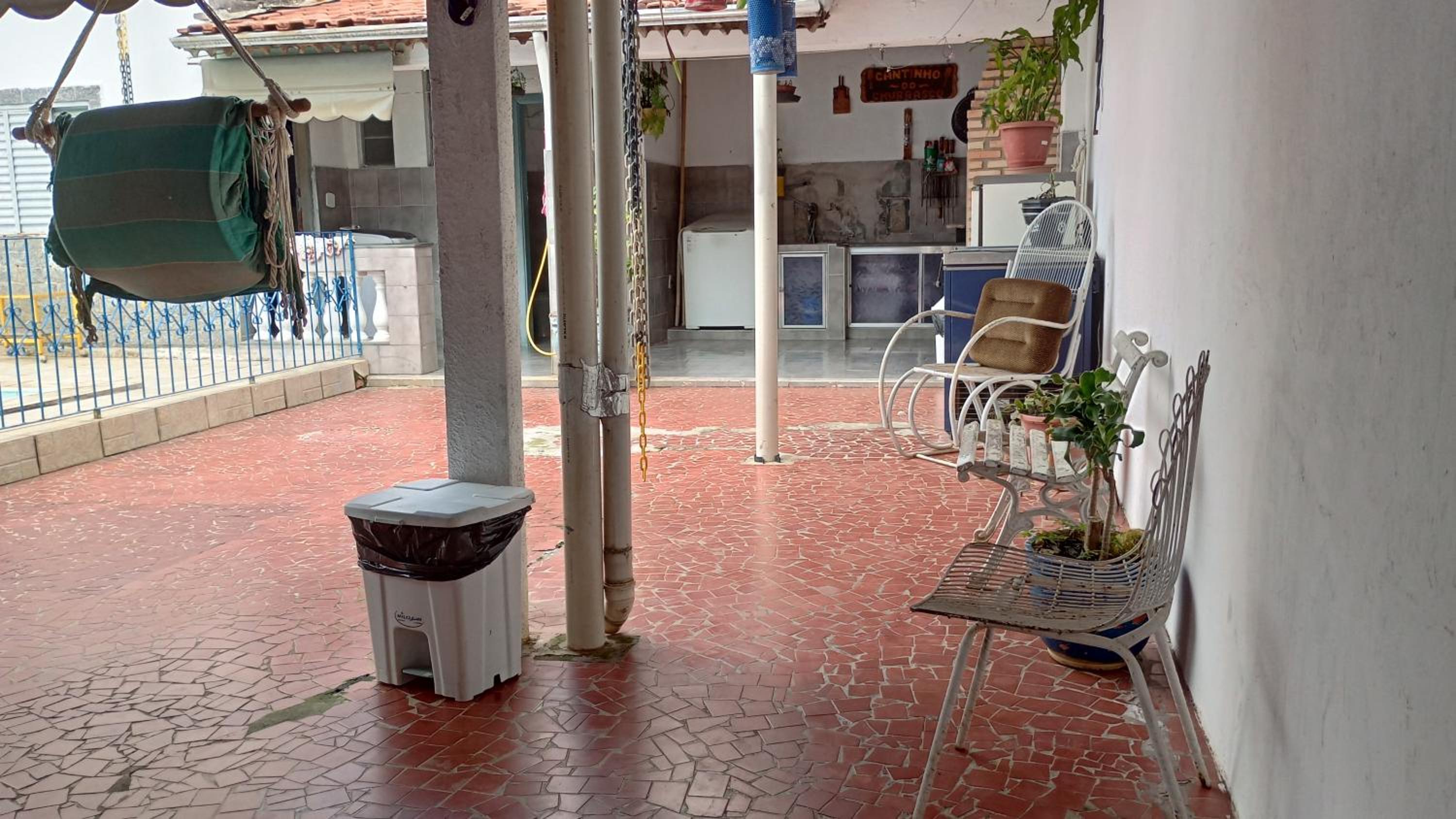 CASA com ACOMODAÇÃO para 6 PESSOAS