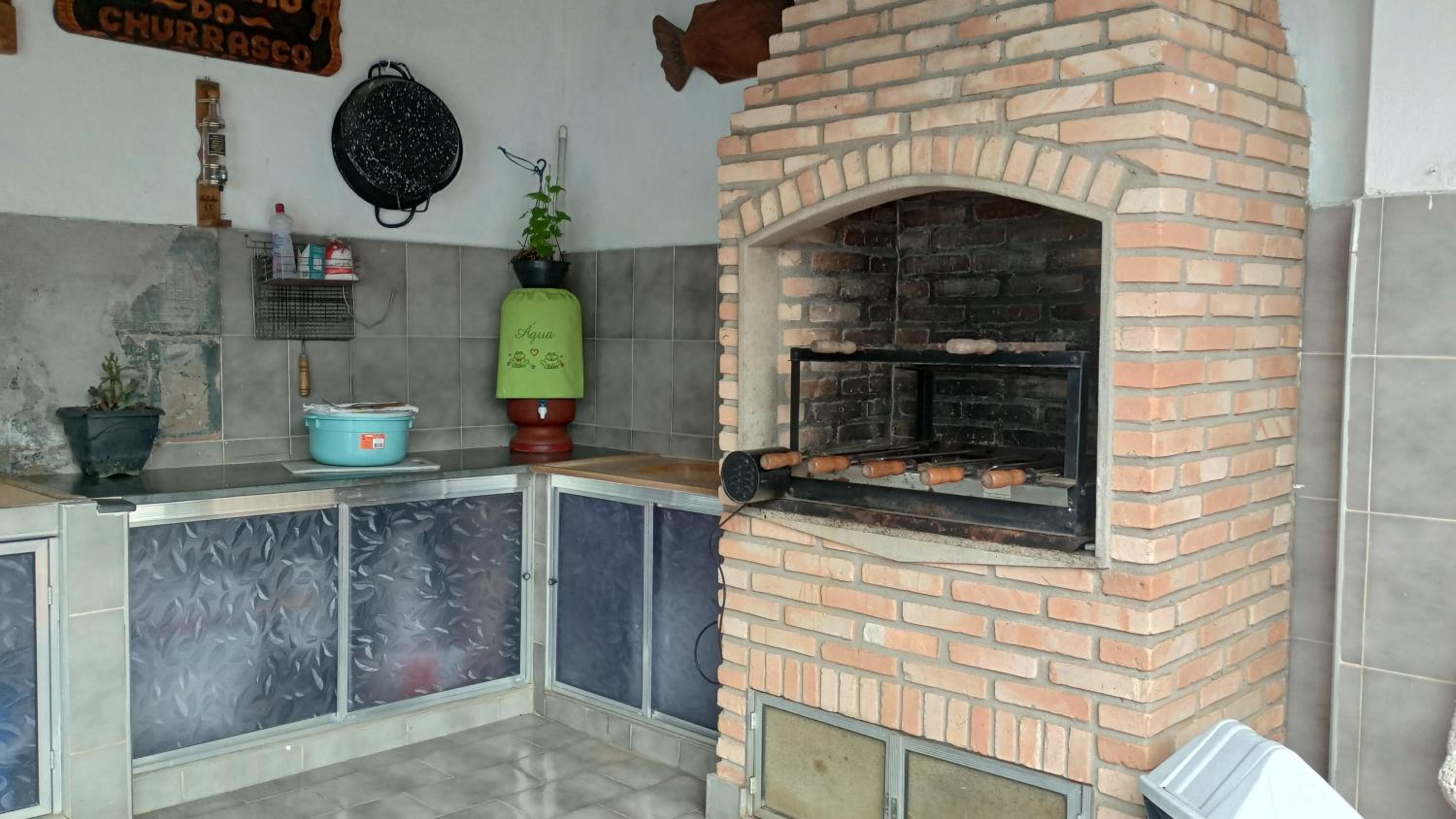 CASA com ACOMODAÇÃO para 6 PESSOAS