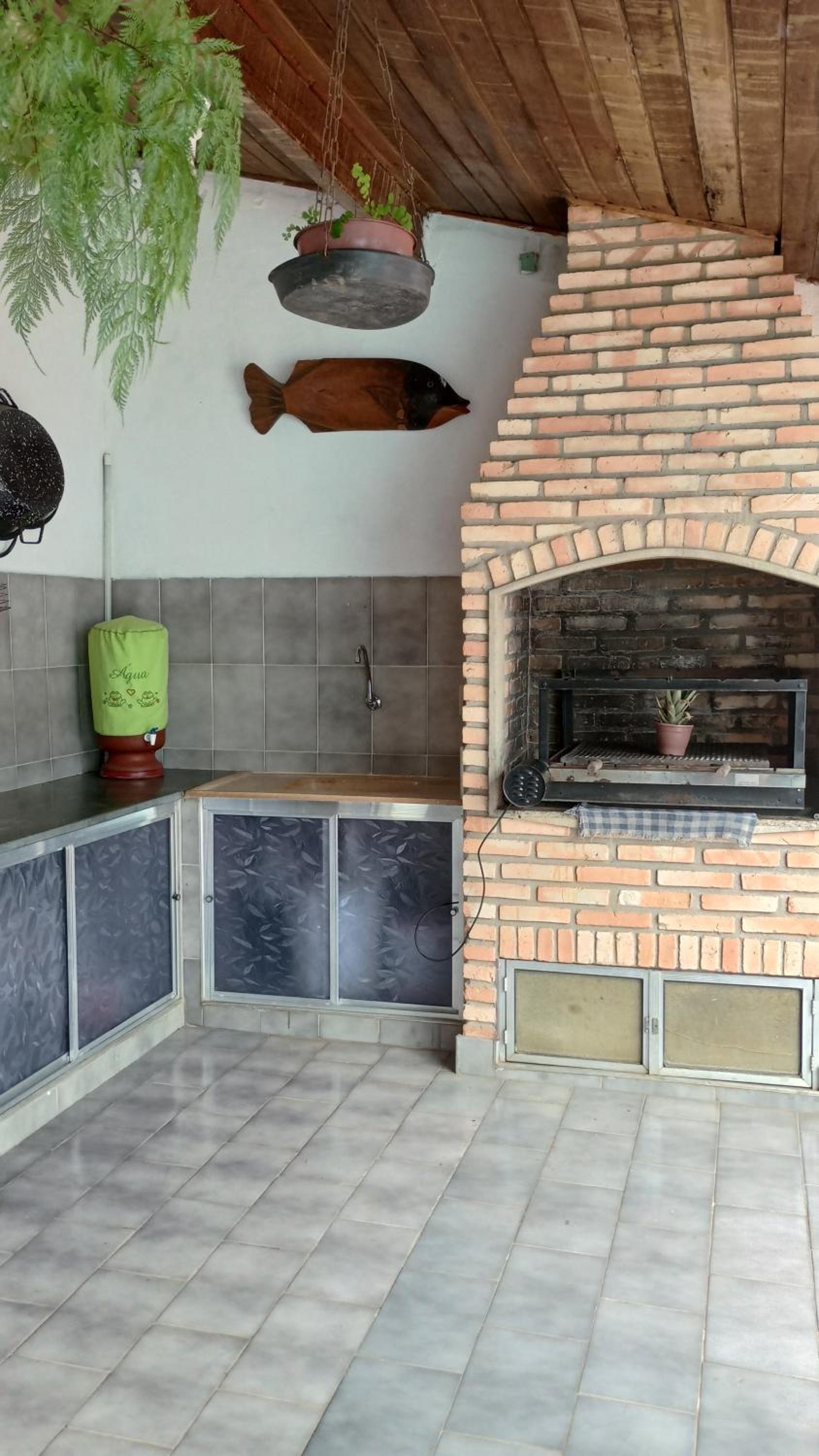 CASA com ACOMODAÇÃO para 6 PESSOAS