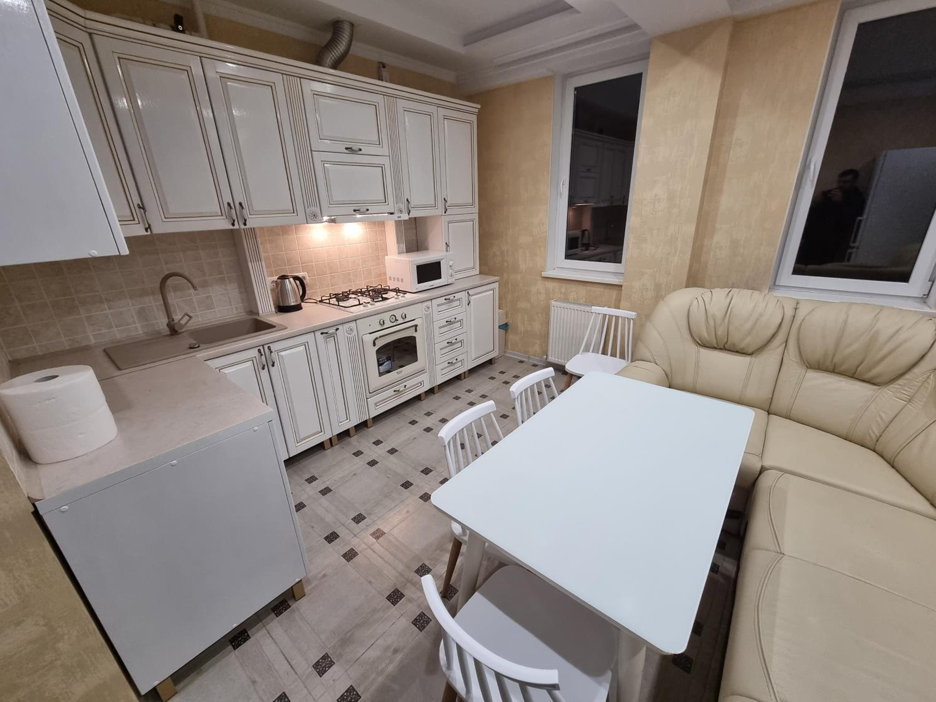 Spacious 72 m Apartment - Near Center & Hospitals - Fast WiFi - Self Check-in view 2