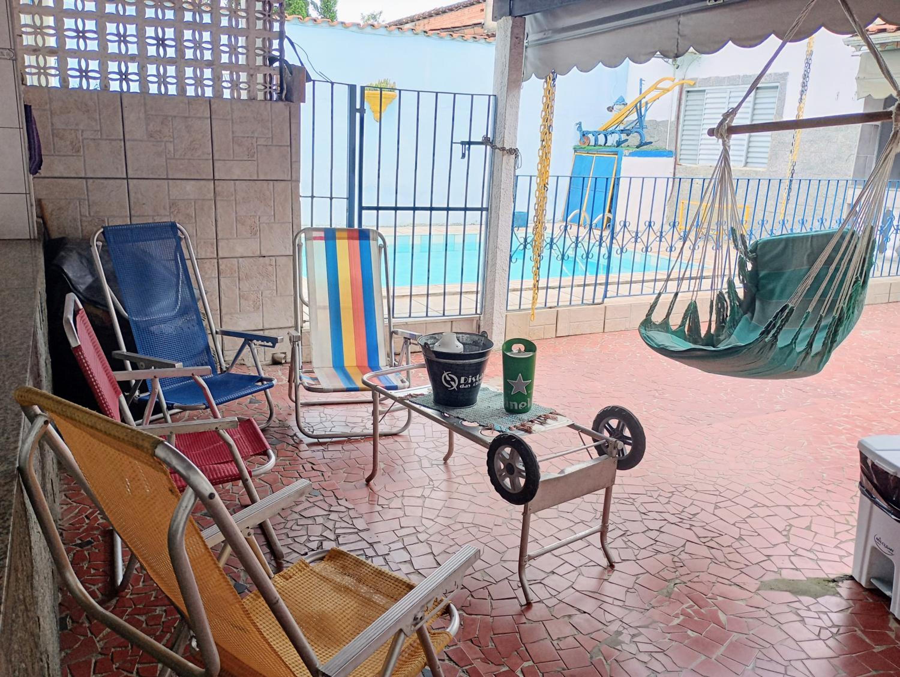 CASA com ACOMODAÇÃO para 6 PESSOAS