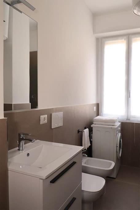 Bilocale Metro 4 blu Frattini - airport Linate