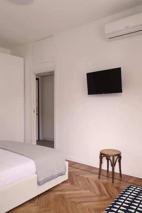 Bilocale Metro 4 blu Frattini - airport Linate