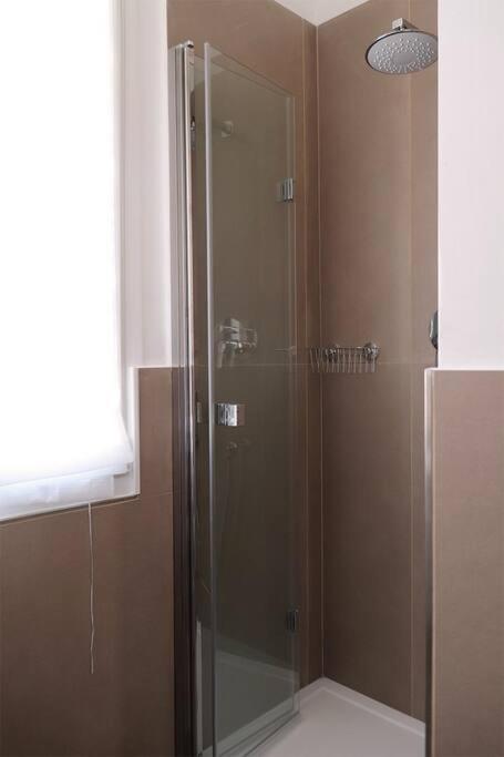 Bilocale Metro 4 blu Frattini - airport Linate