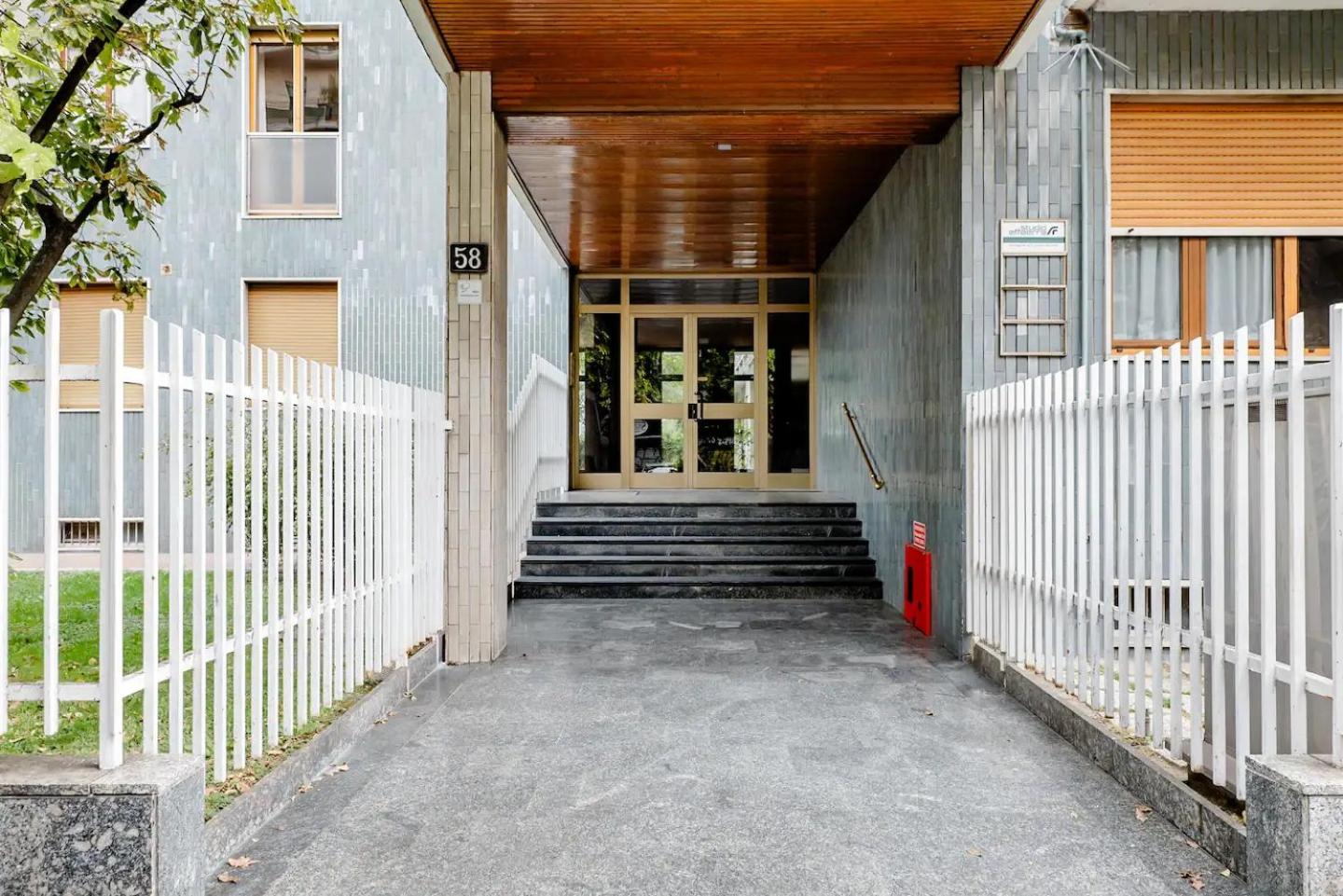 Giro 58, 2 bedroom Apartament, close to San Siro, Fiera and 10 min metro to Duomo