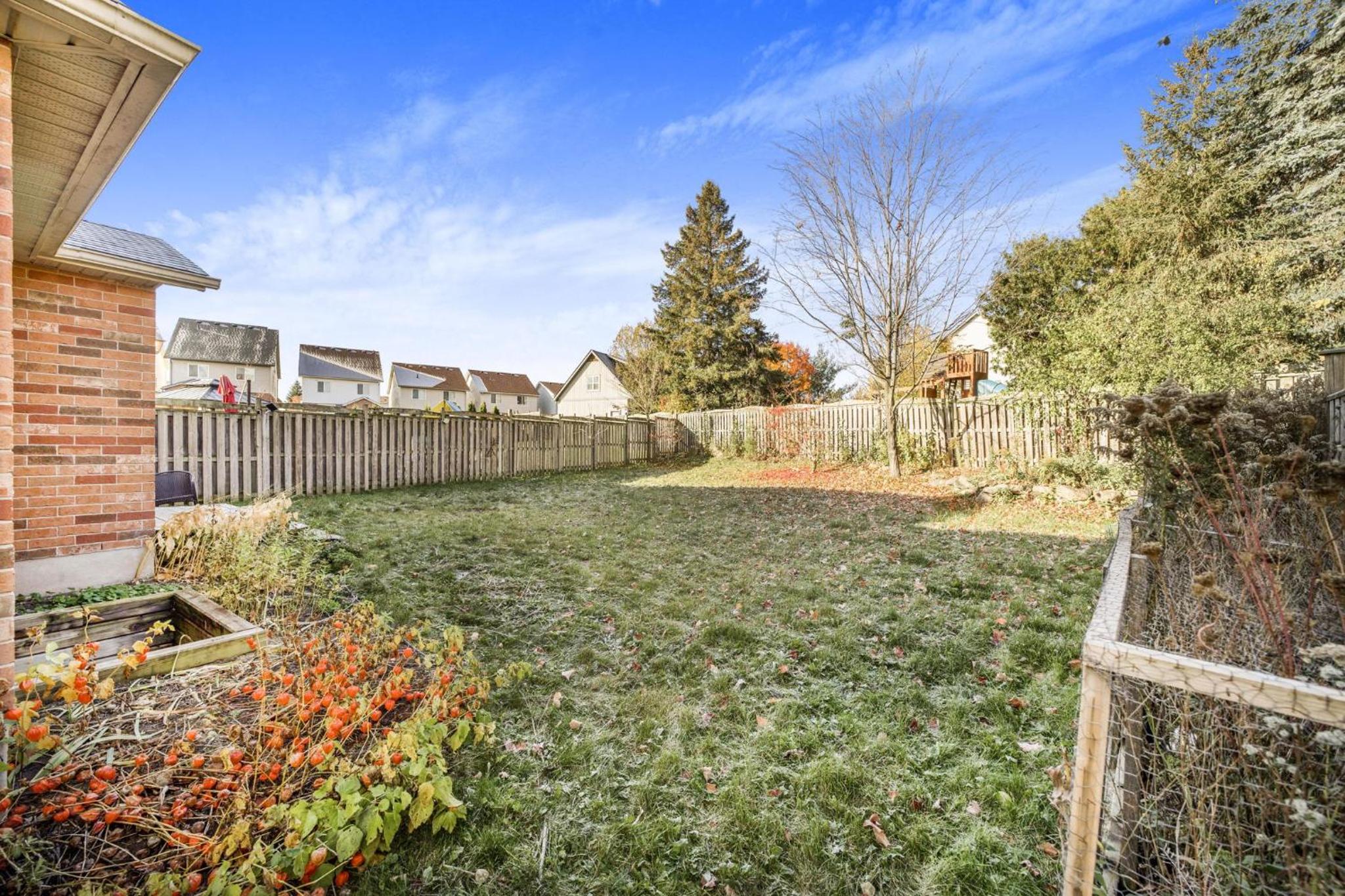 Guelph Vacations - Hanlon Creek Gem Close To U Of G 3 Bedroom - Property Image 5