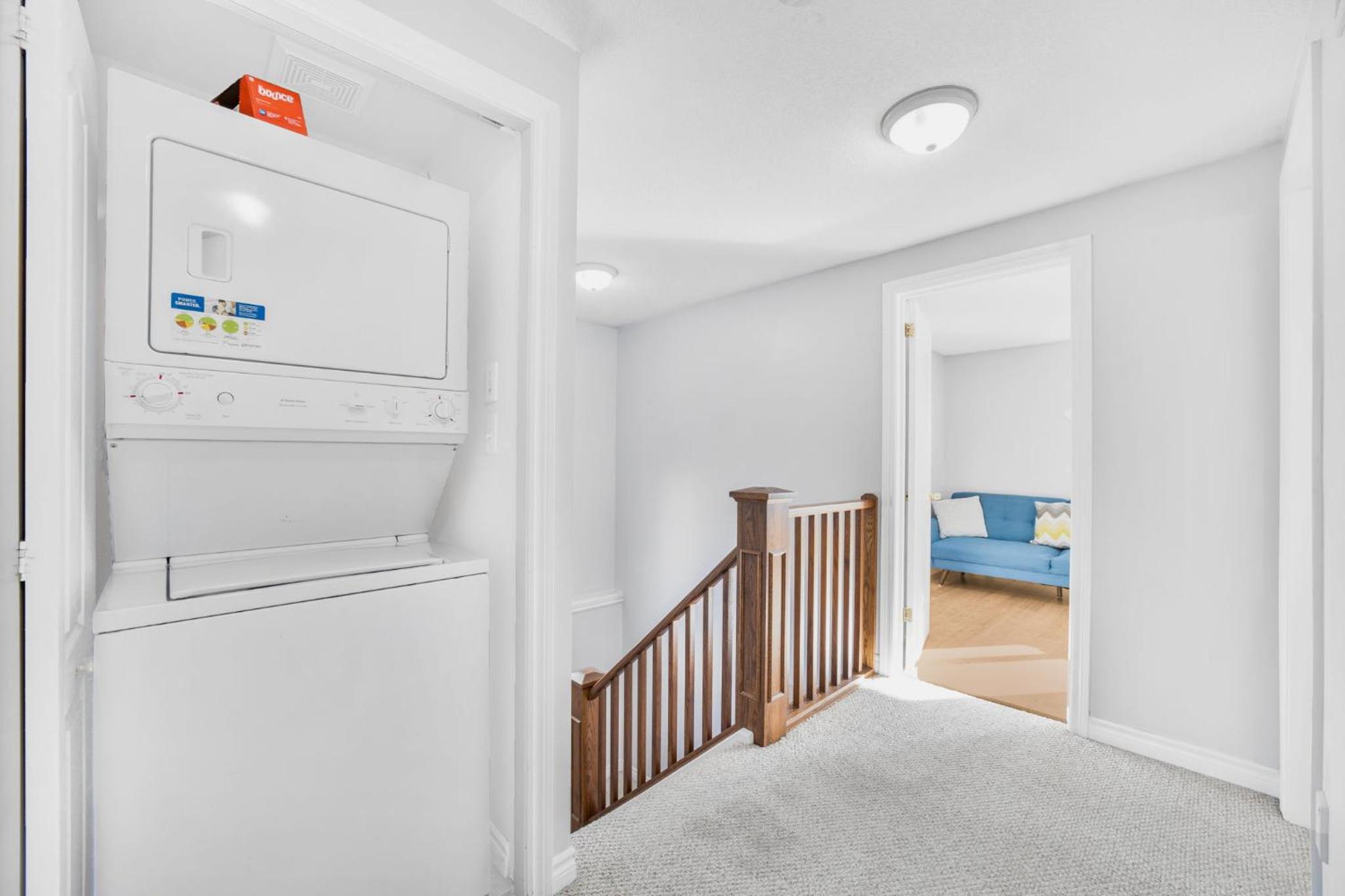 Guelph Vacations - Hanlon Creek Gem Close To U Of G 3 Bedroom - Property Image 2