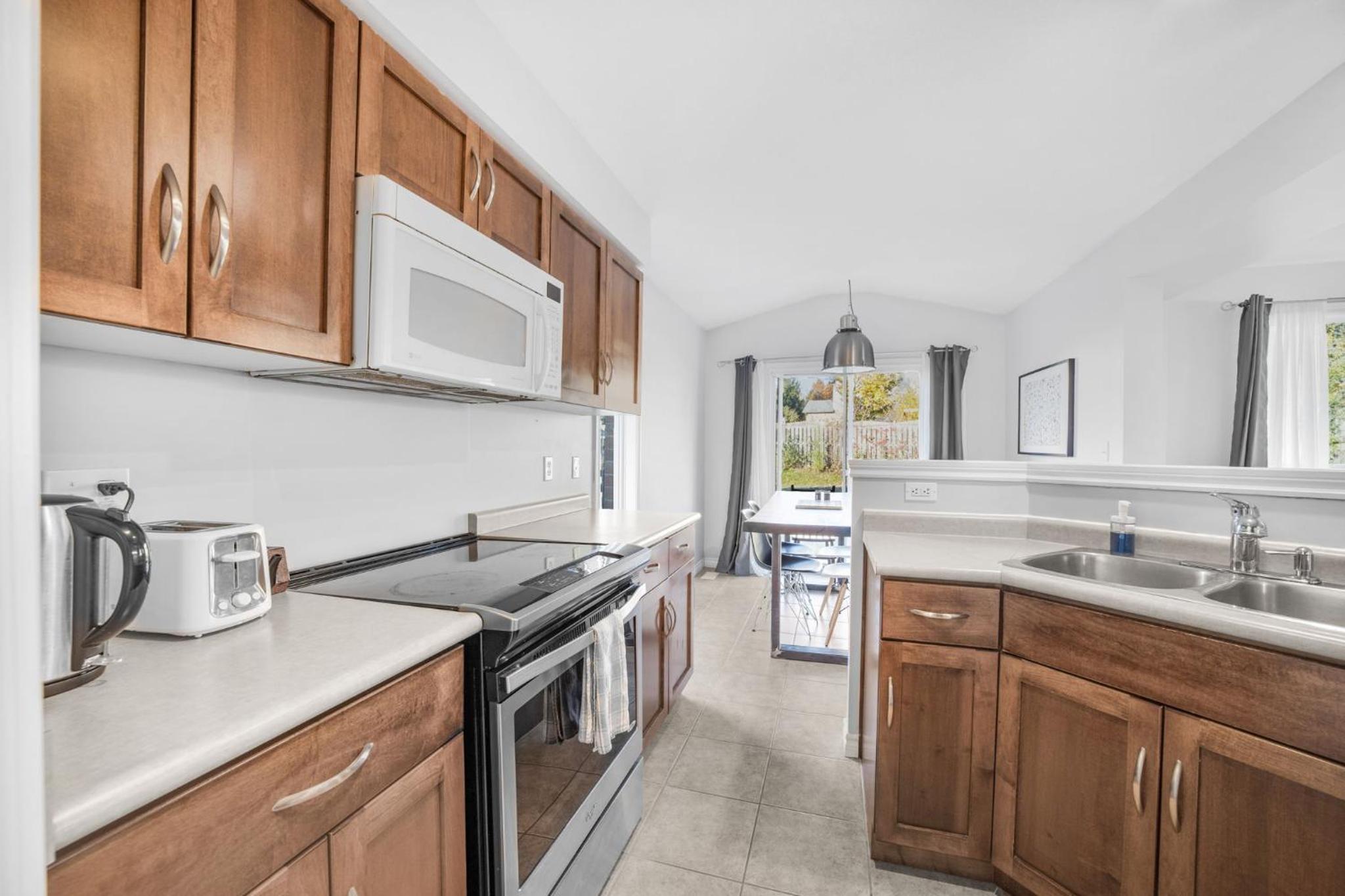 Guelph Vacations - Hanlon Creek Gem Close To U Of G 3 Bedroom - Property Image 25