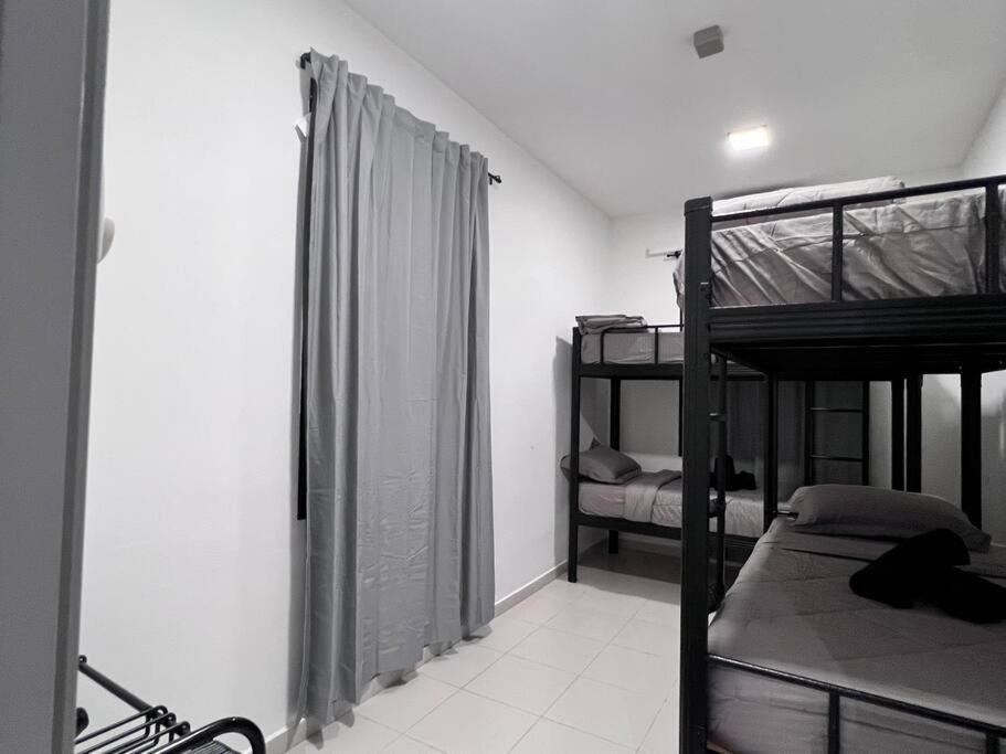 3Floor landed Endlot w pooltable/karaoke/gamesroom