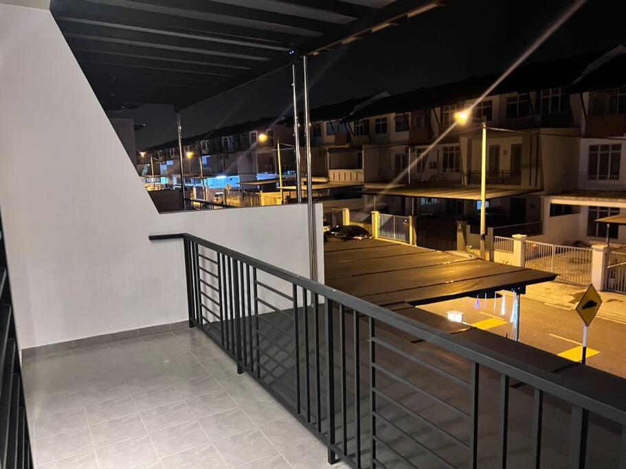 3Floor landed Endlot w pooltable/karaoke/gamesroom