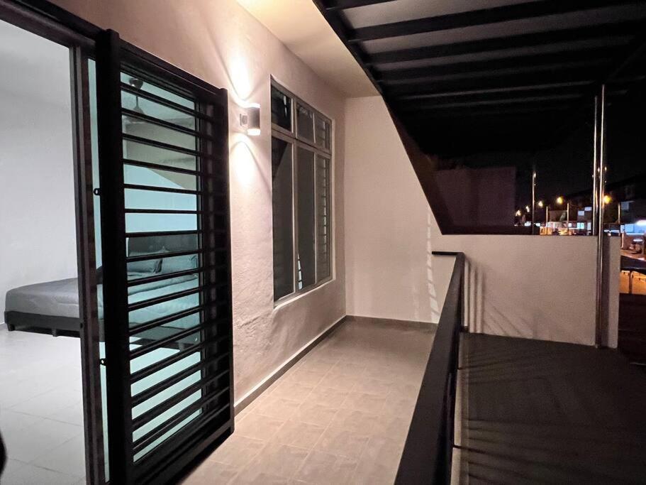 3Floor landed Endlot w pooltable/karaoke/gamesroom