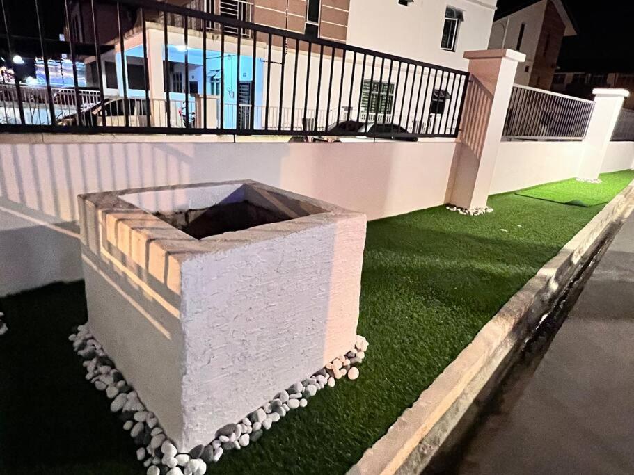 3Floor landed Endlot w pooltable/karaoke/gamesroom