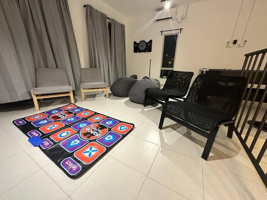 3Floor landed Endlot w pooltable/karaoke/gamesroom