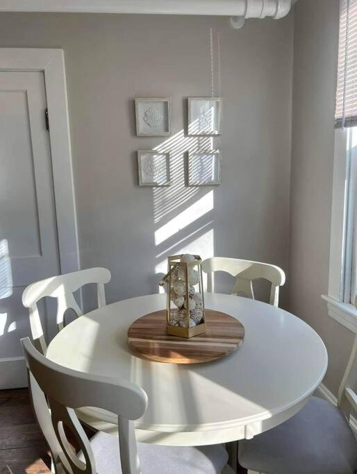 Hotel Annapolis @Gate 1 steps to the Harbor Free parking - Image 1