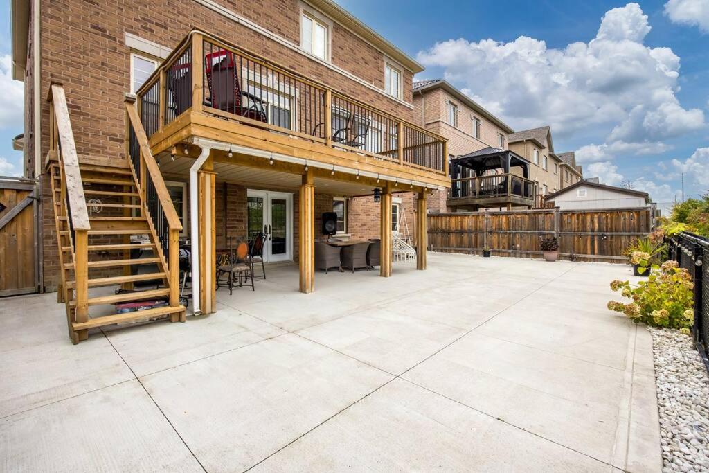 Walk-out Basement Apartment with Private Entrance