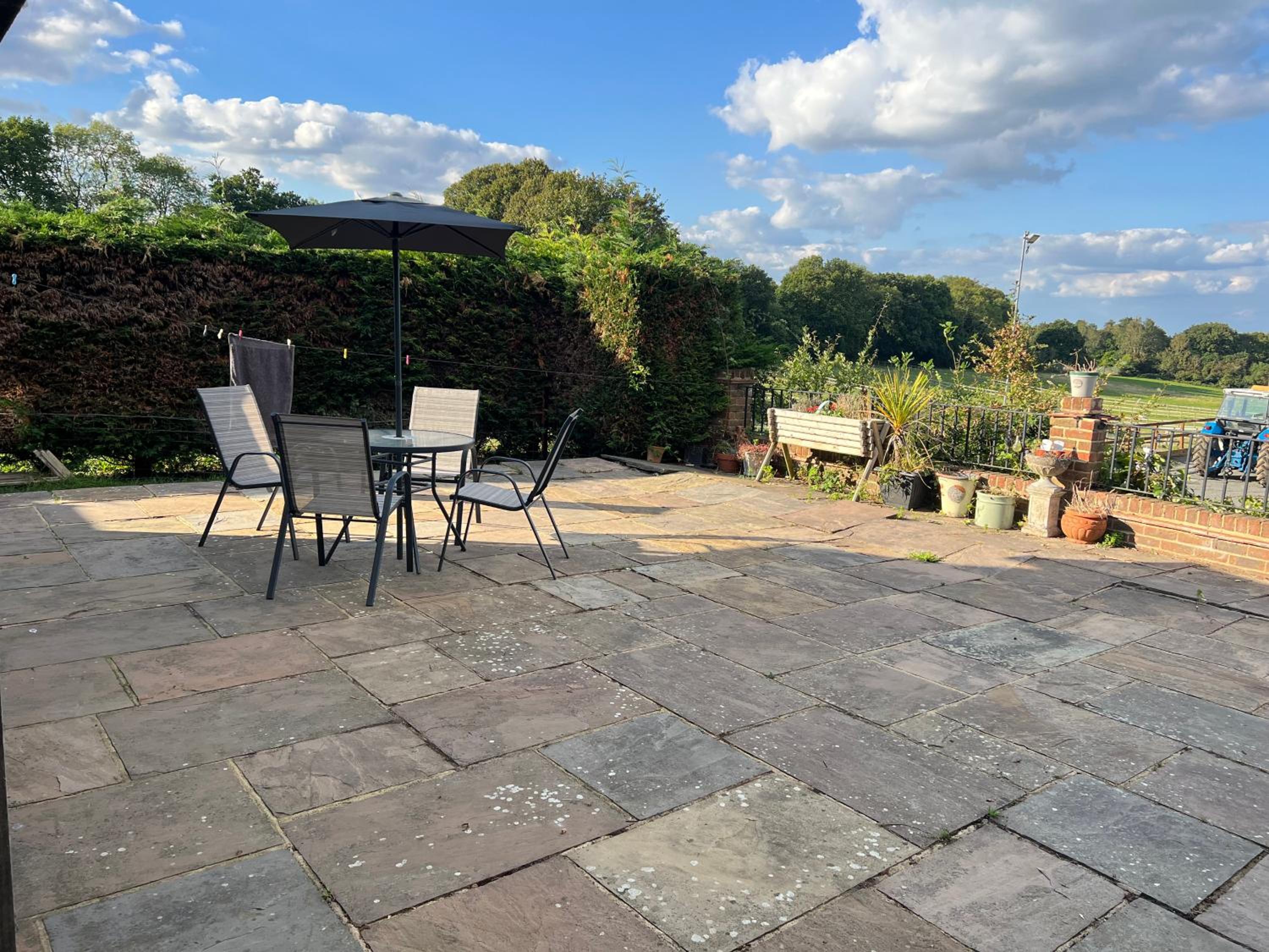 I bedroom flat on a gated farm in Tadworth