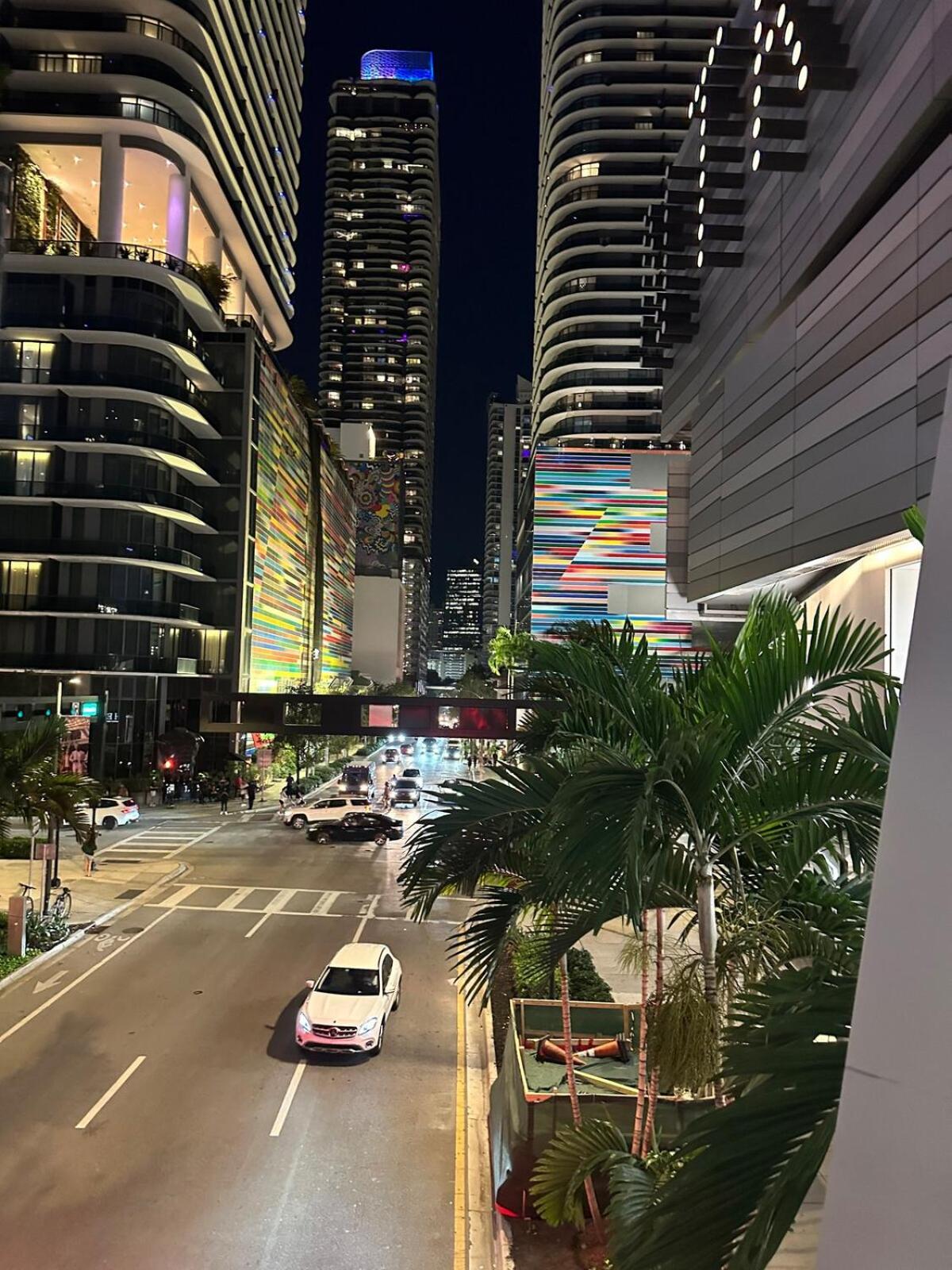 Brickell Apt with Bay Views, Pool, Free Parking
