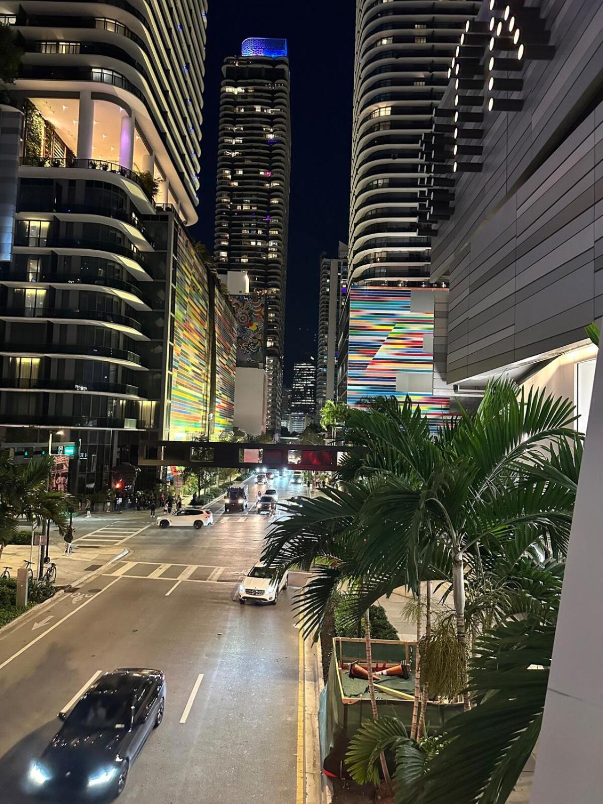 Brickell Apt with Bay Views, Pool, Free Parking