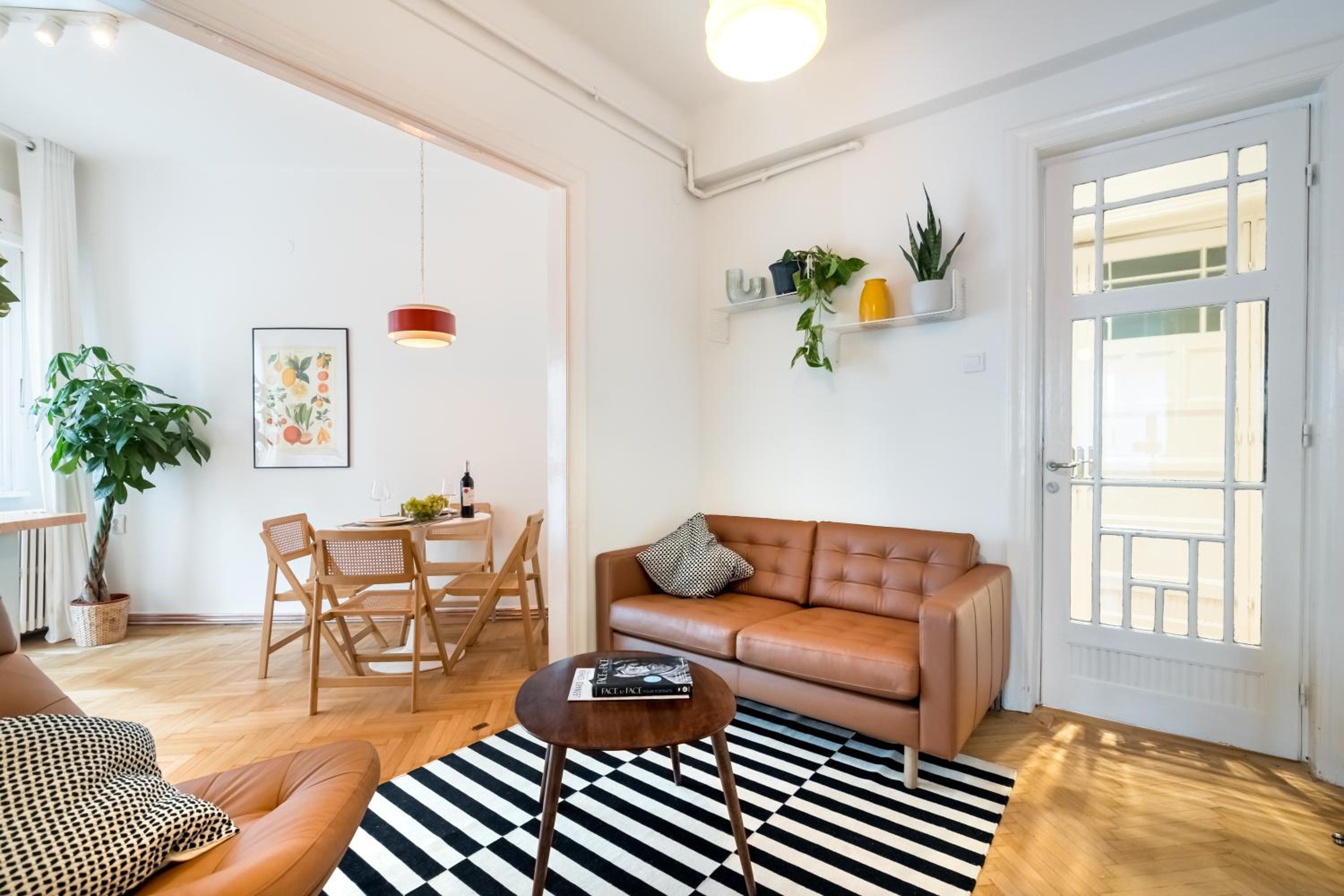 Cismigiu Serenity - 1BR flats with Scenic Balcony view 3