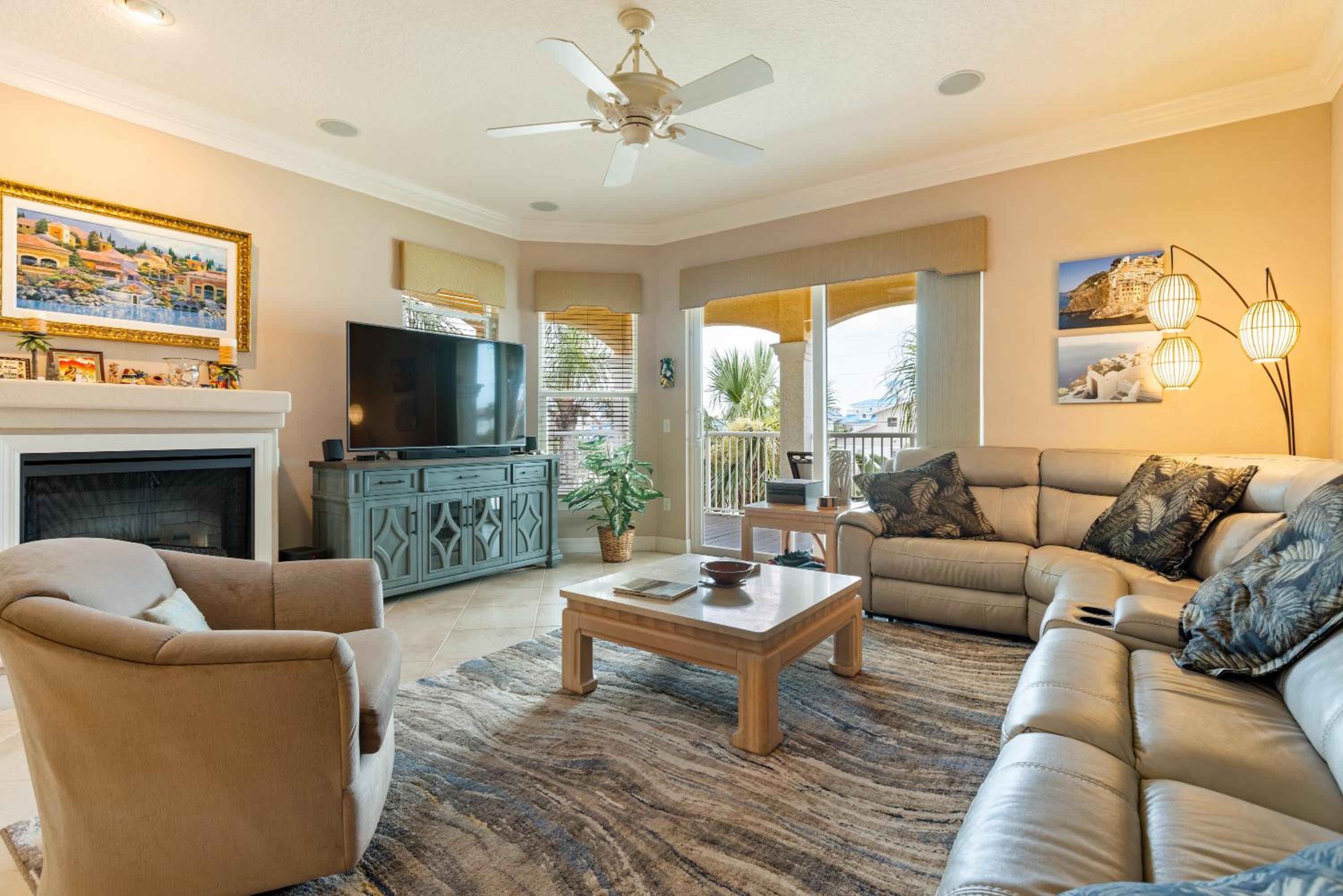 Luxury Cearra Del Ray Townhome Seconds to Beach 2-Car Garage view 3