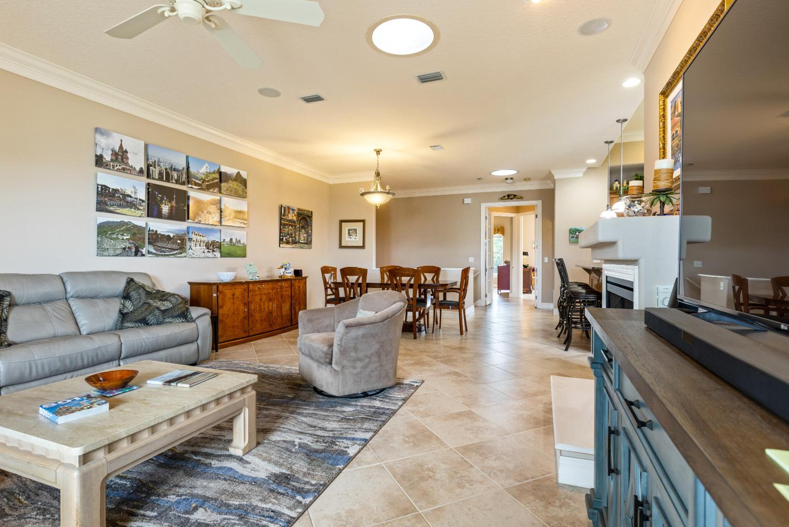 Luxury Cearra Del Ray Townhome Seconds to Beach 2-Car Garage view 4