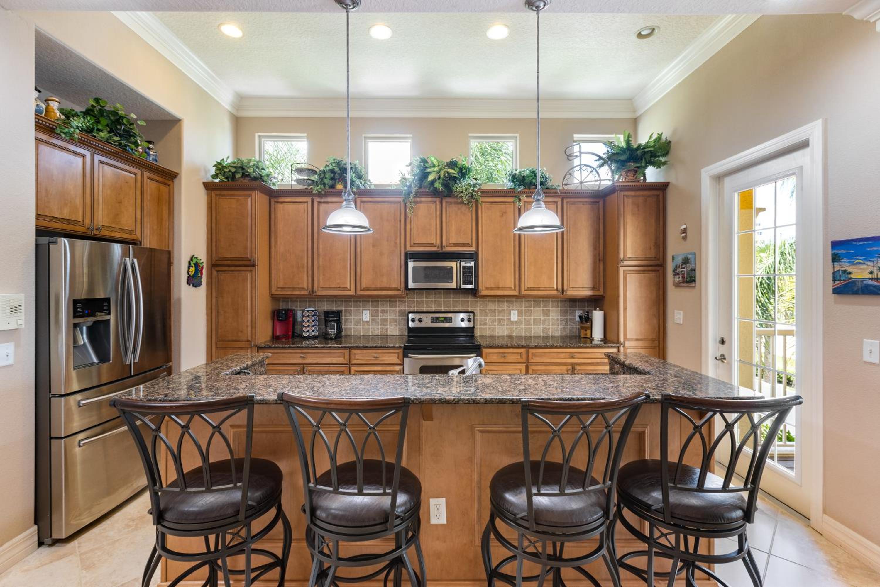 Luxury Cearra Del Ray Townhome Seconds to Beach 2-Car Garage view 5