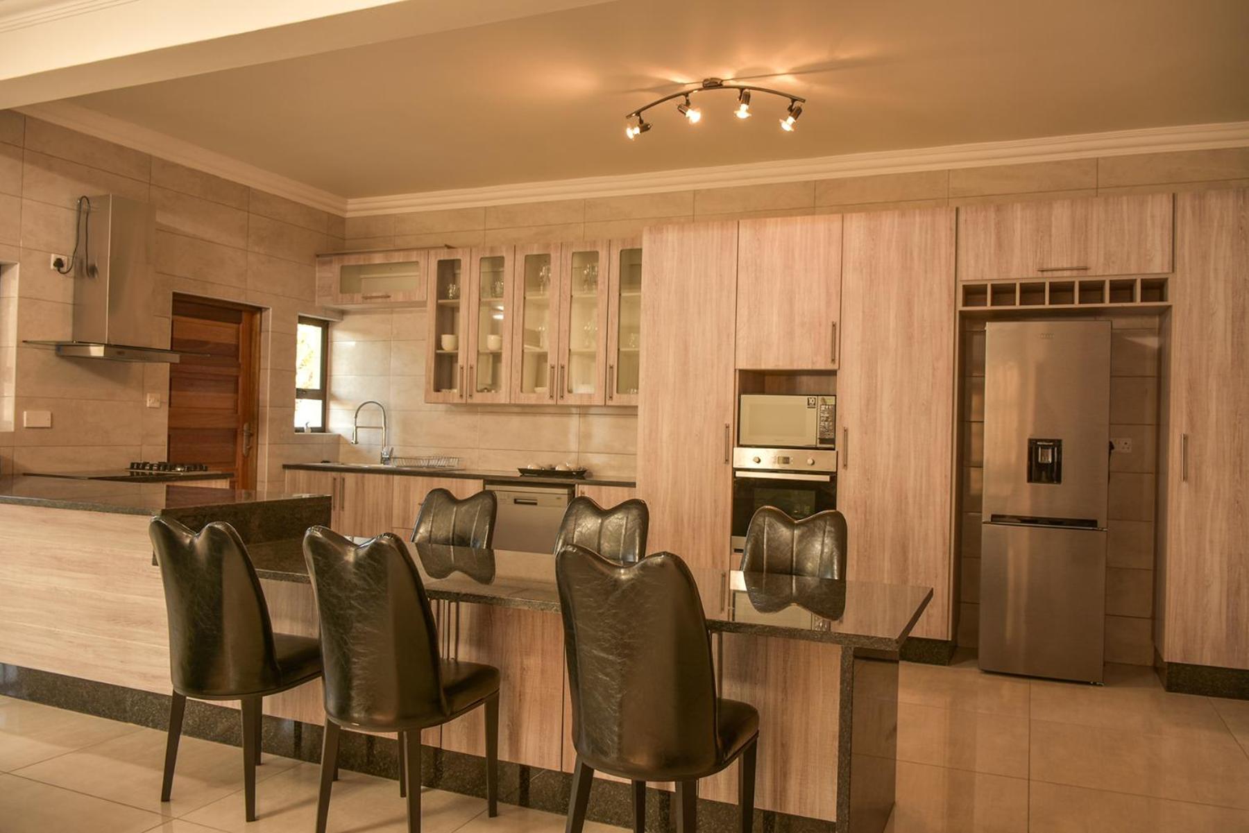 KAY'S TWO-BED SELFCATERING APARTMENT@21211