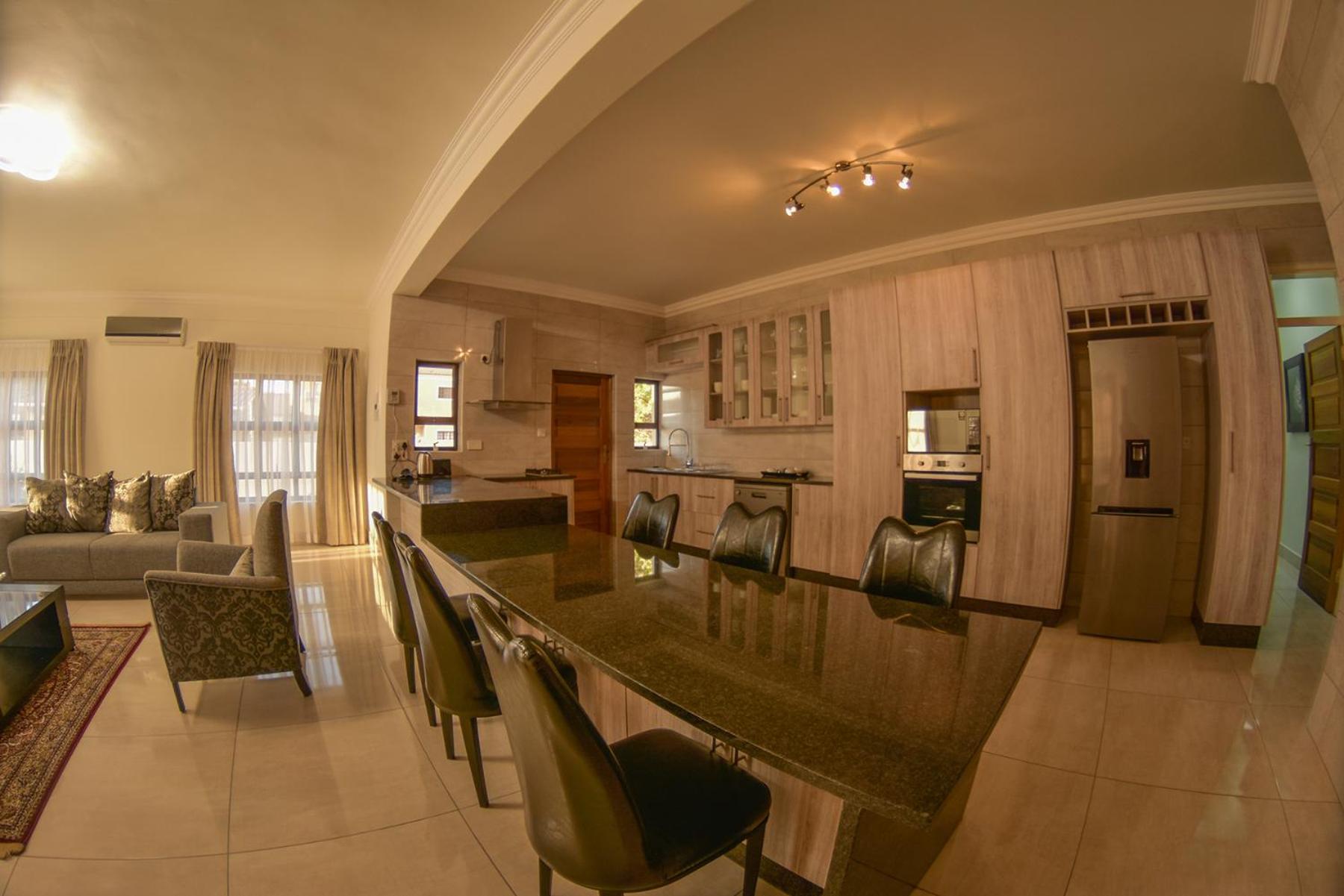 KAY'S TWO-BED SELFCATERING APARTMENT@21211