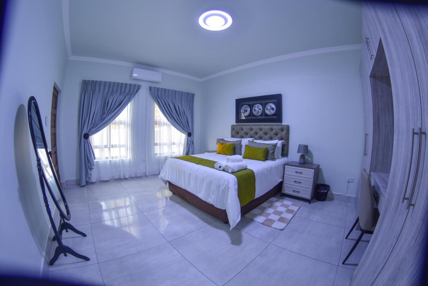 KAY'S TWO-BED SELFCATERING APARTMENT@21211