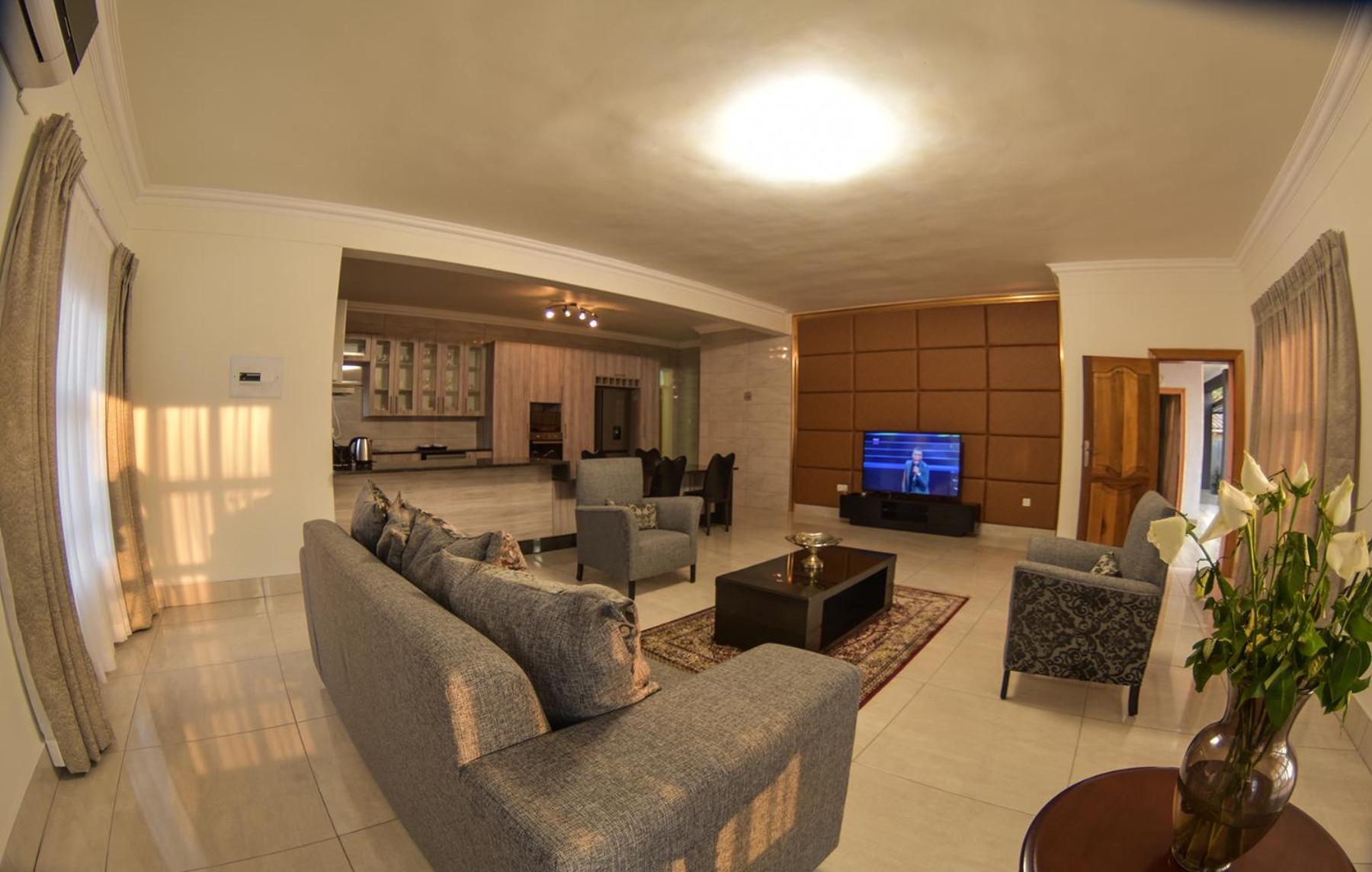 KAY'S TWO-BED SELFCATERING APARTMENT@21211
