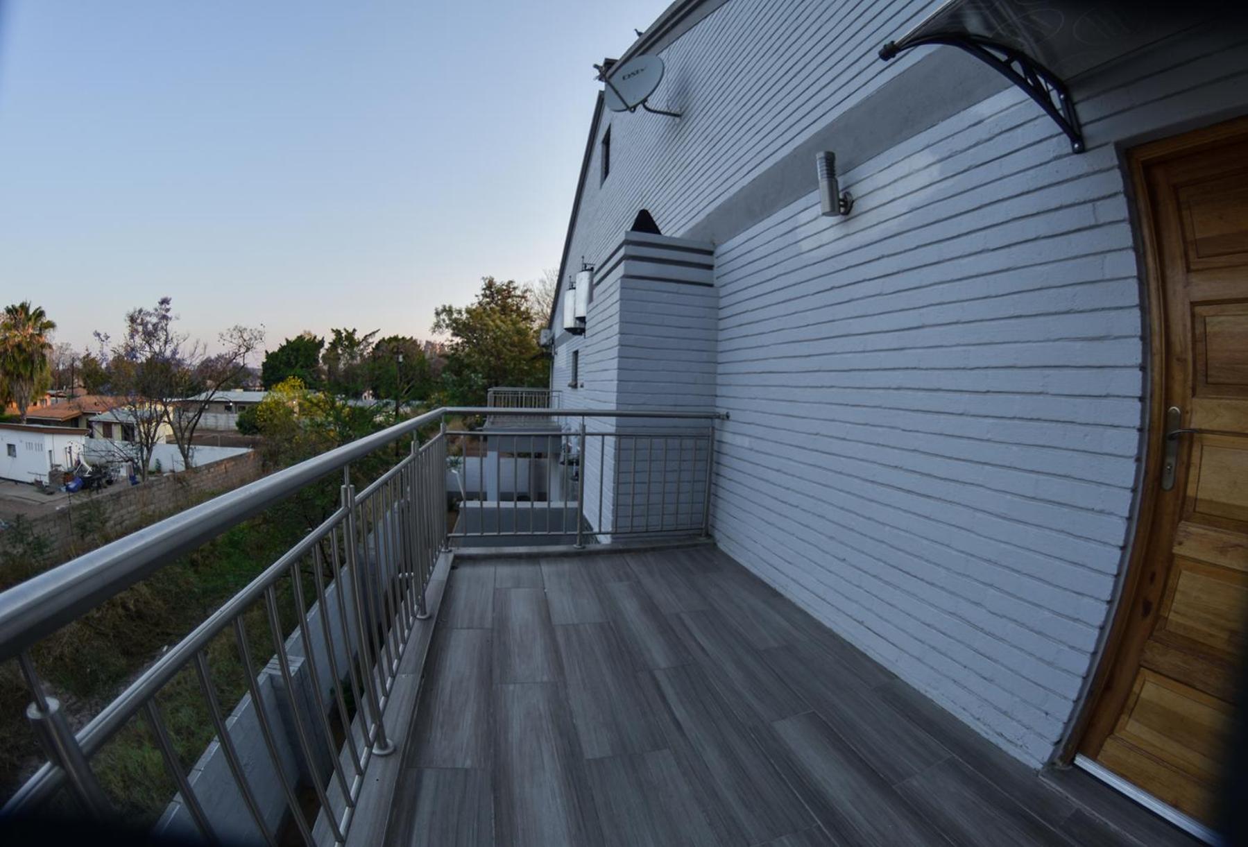 KAY'S TWO-BED SELFCATERING APARTMENT@21211