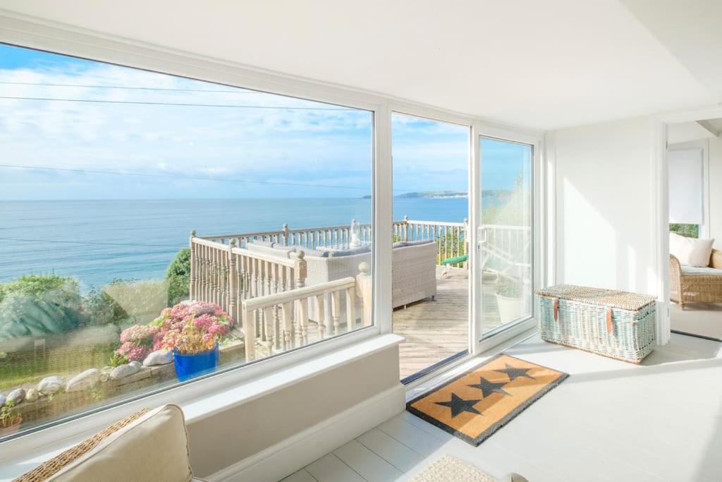 Mesmerising sea views - Penrose - above the beach Cornwall. view 3