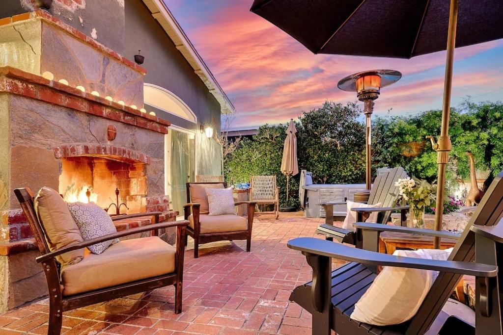 Hotel Luxury beach home one block from ocean with spa, WiFi, & gorgeous outdoor space - Image 1