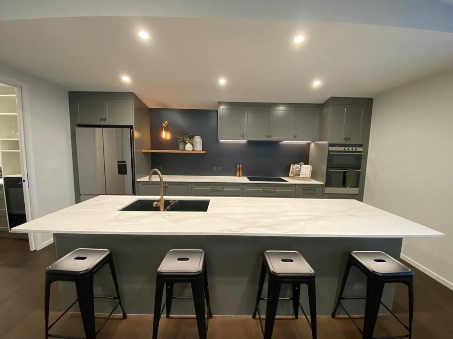 Luxury Escape in CBD - Walking Distance To Town view 4