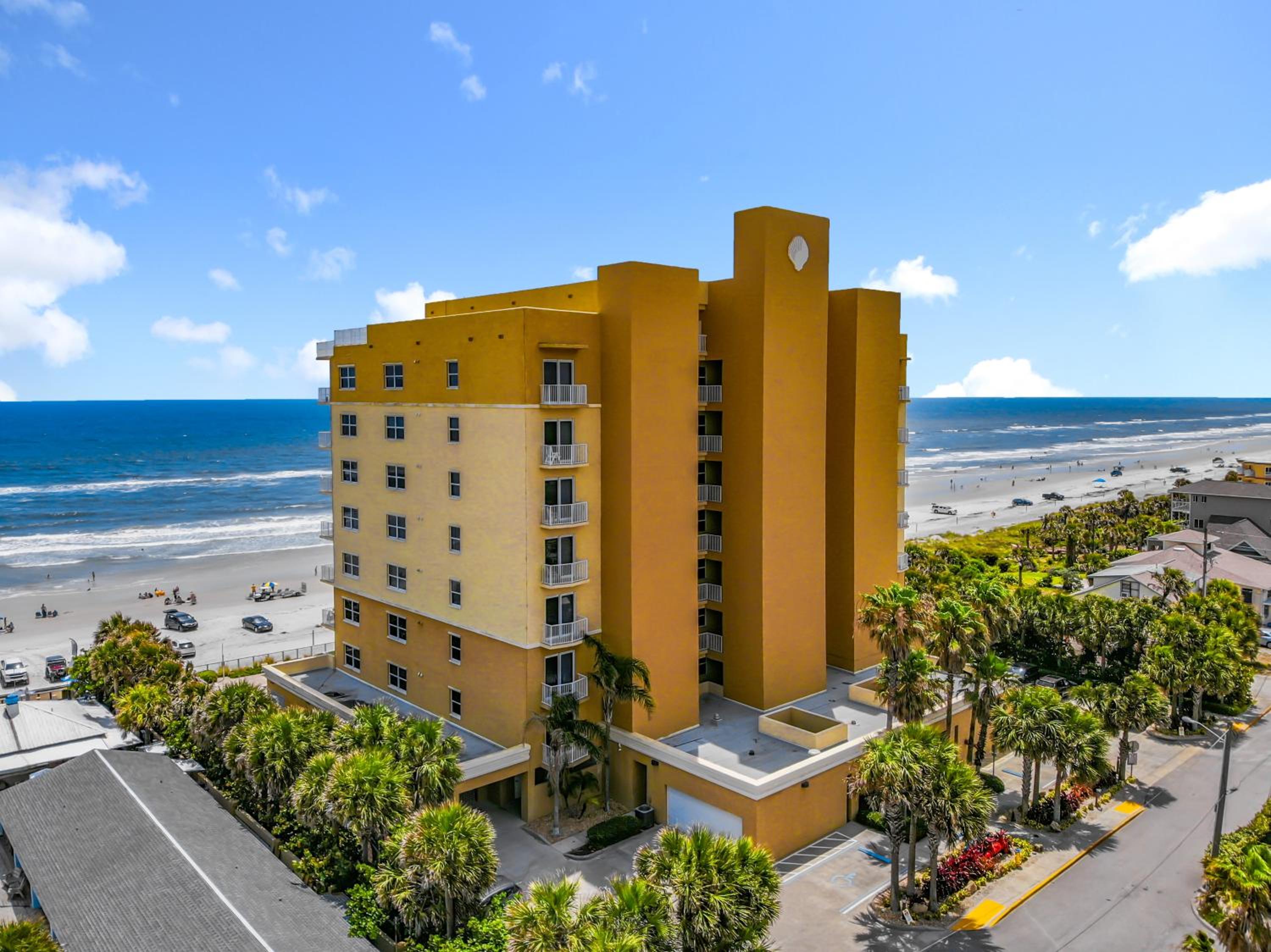 Luxury Beachfront Malibu Condo on 7th Floor ~ Close to Shopping Dining ~ Malibu 703 view 4