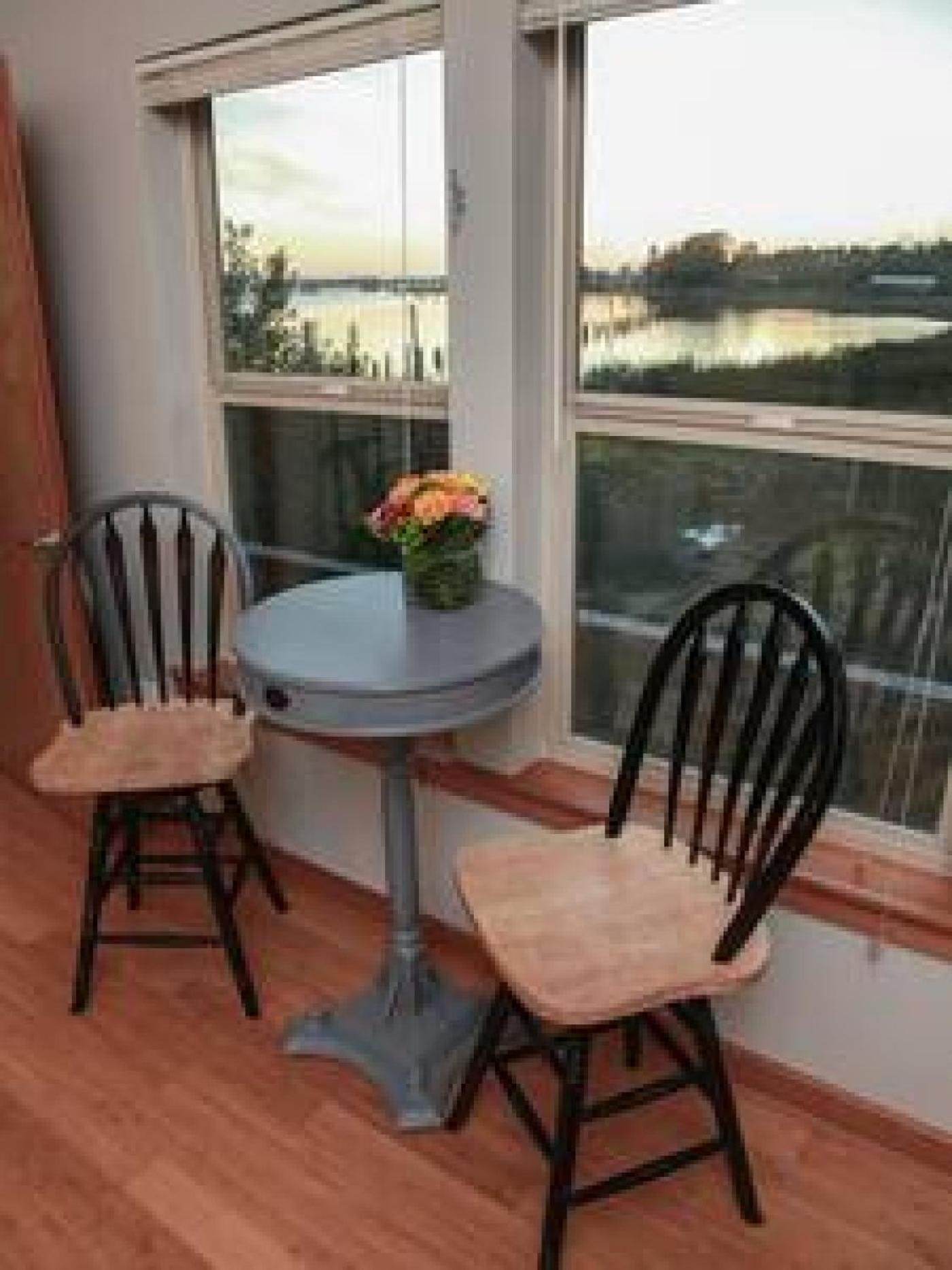 Surrounded by Water Astoria Riverfront Retreat