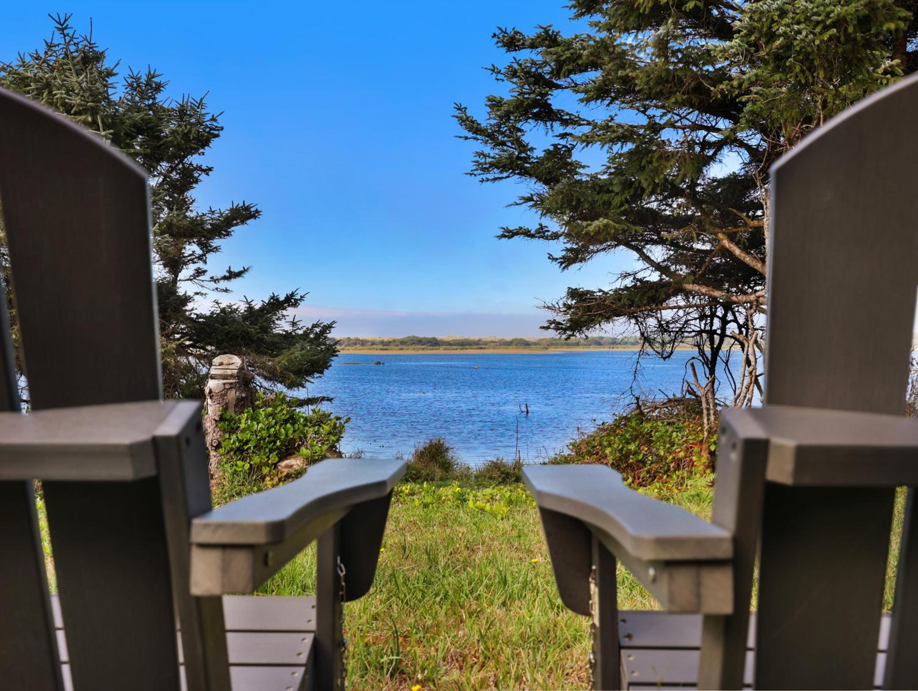 Cape Meares Lake Beach Retreat Views Beach view 4