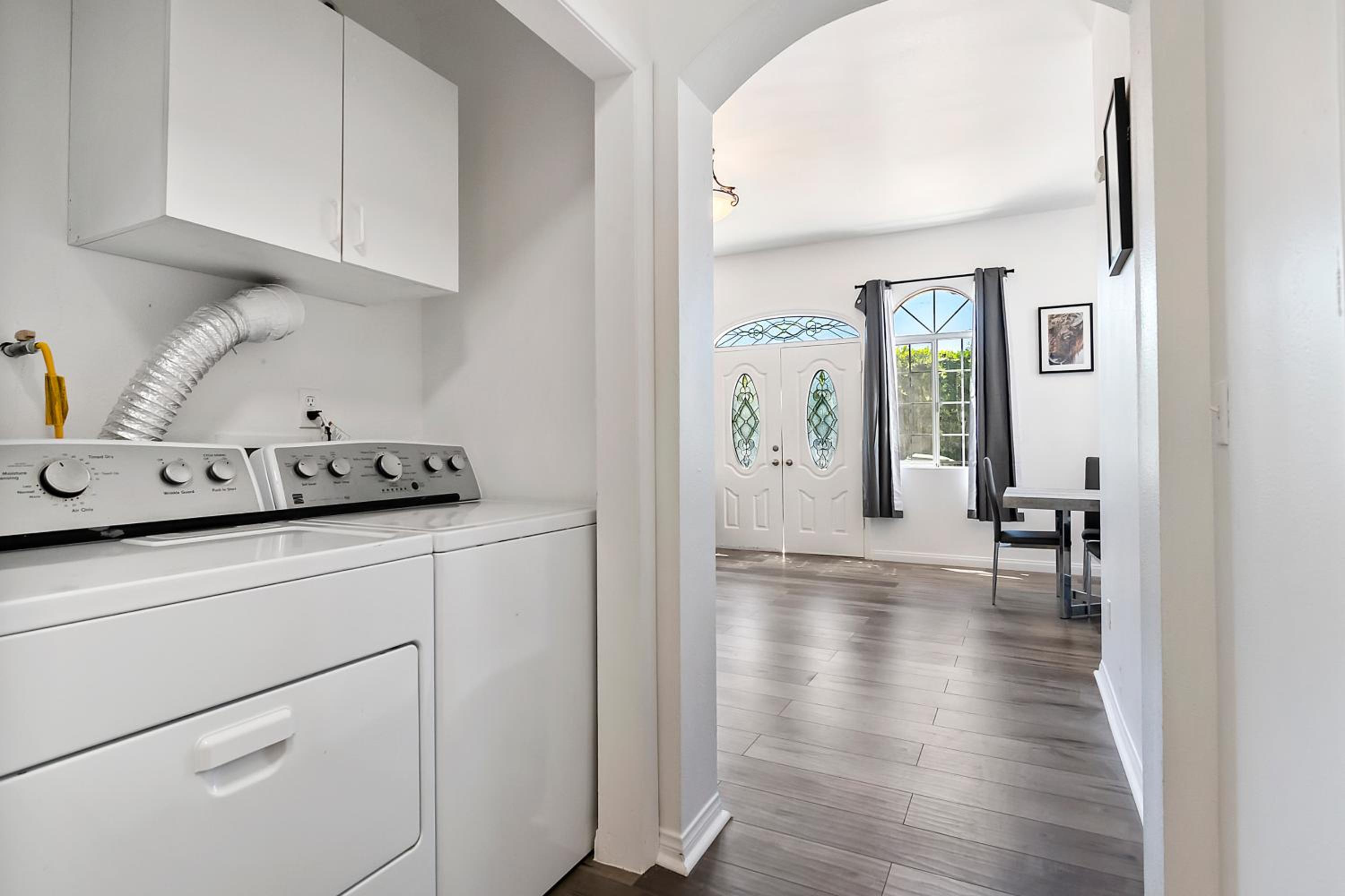 Large 4bed 3bath near Universal studio Burbank airport Hollywood in Los Angeles