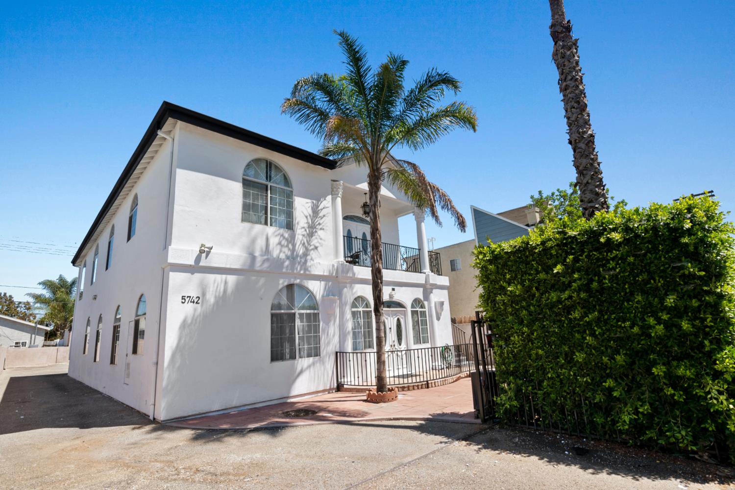 Large 4bed 3bath near Universal studio Burbank airport Hollywood in Los Angeles