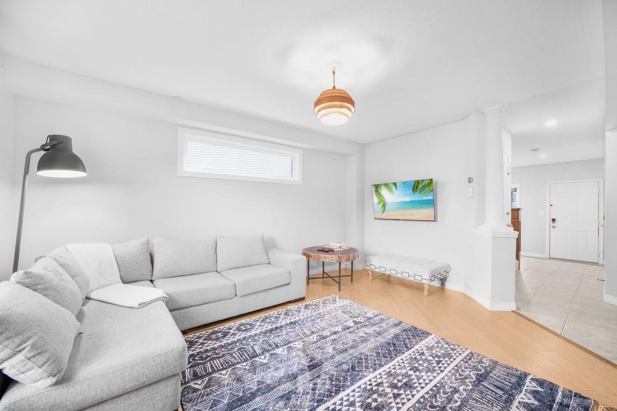 Guelph Vacations - Hanlon Creek Gem Close To U Of G 3 Bedroom - Property Image 4