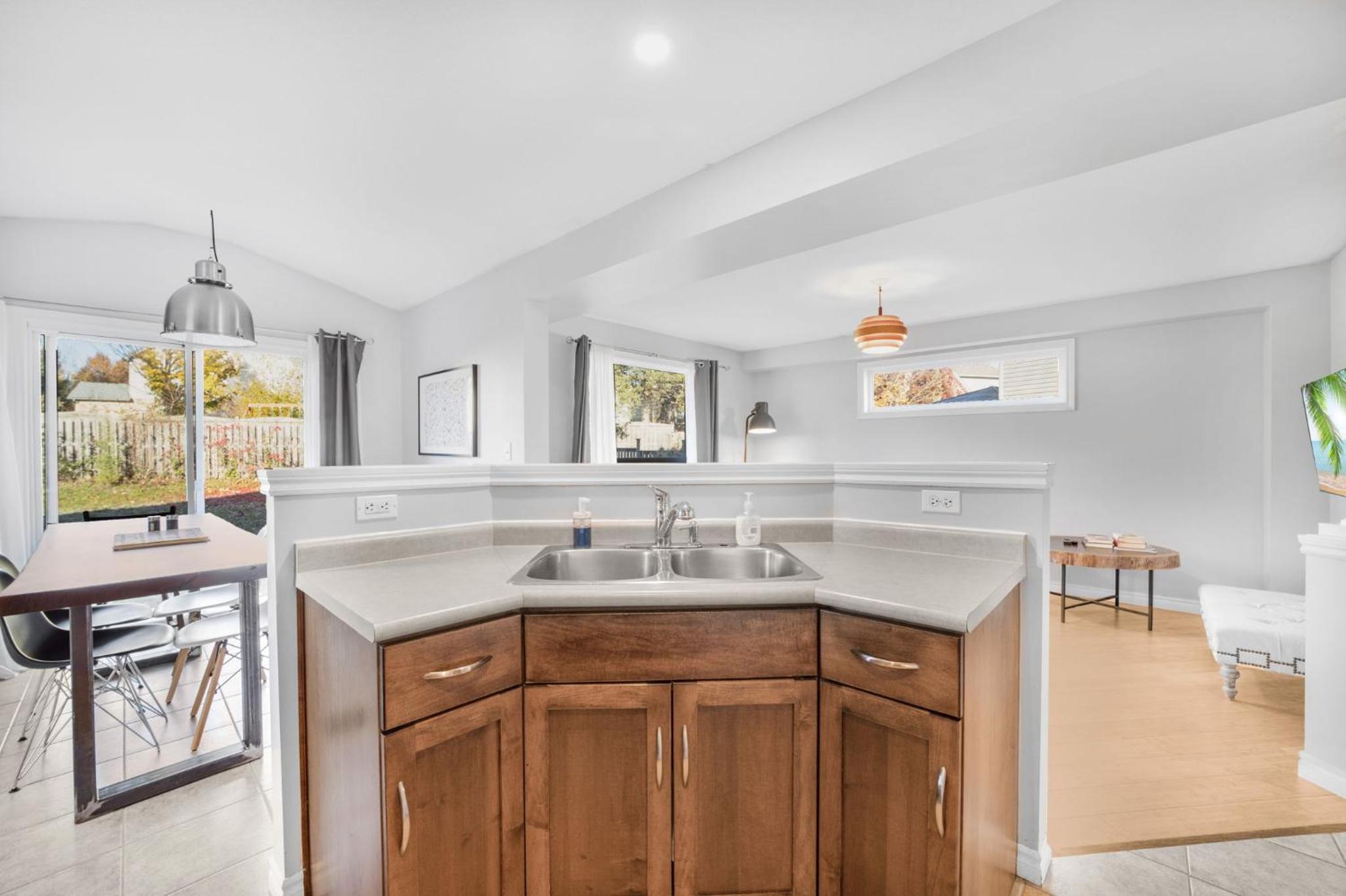 Guelph Vacations - Hanlon Creek Gem Close To U Of G 3 Bedroom - Property Image 26