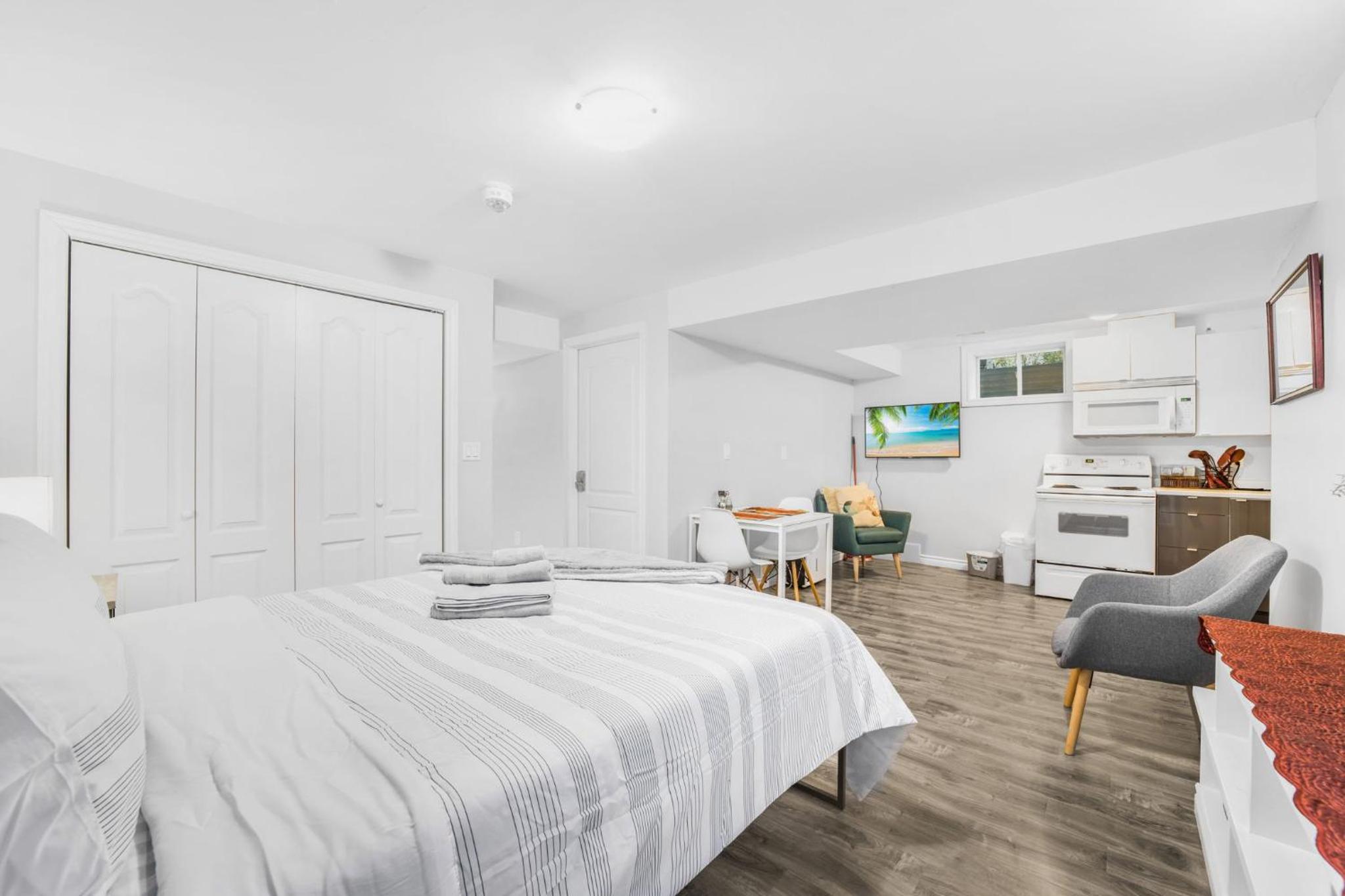 Guelph Vacations - 1 Bedroom Studio Close To University Of Guelph - Property Image 2