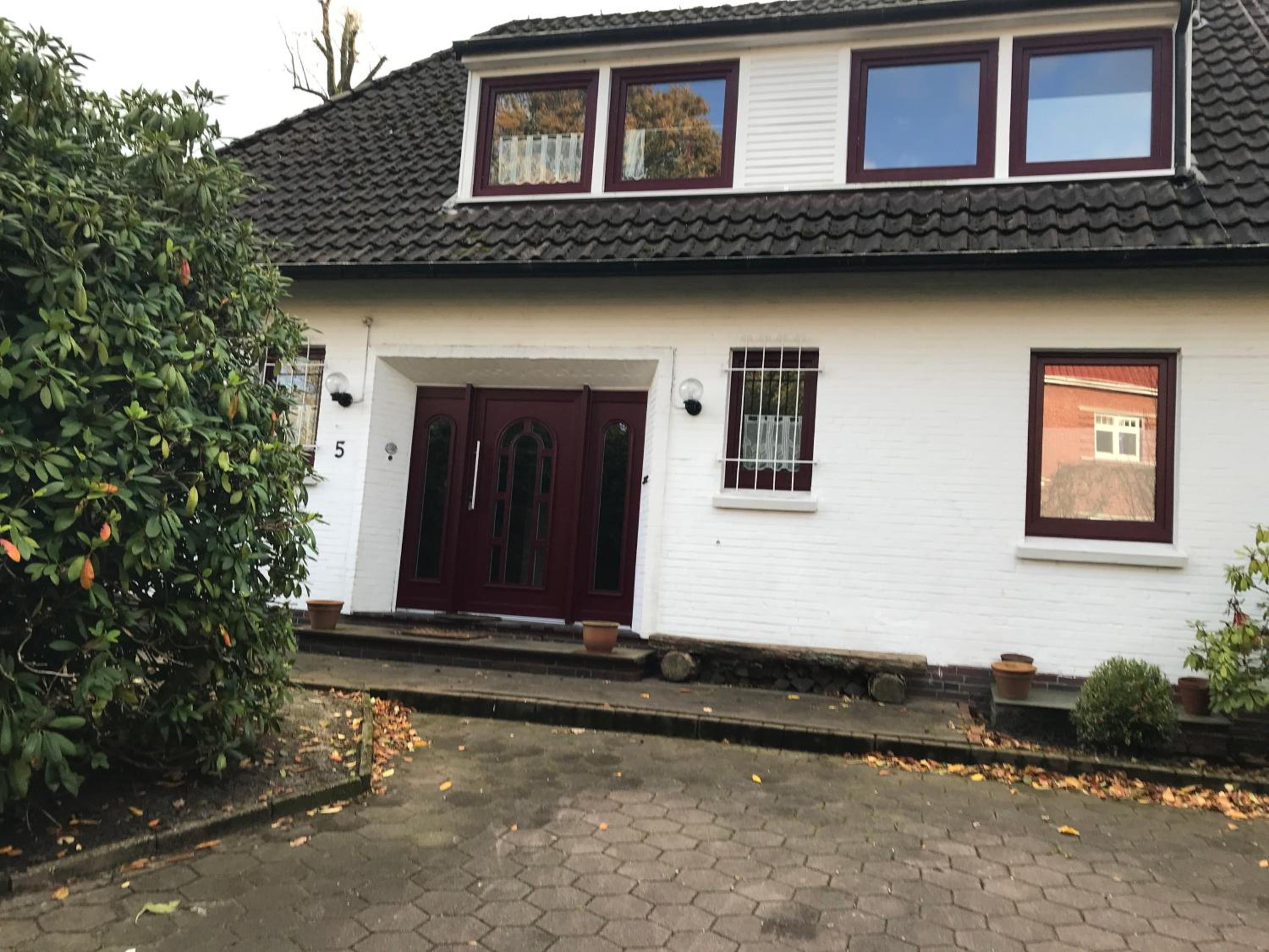 FeWo Aurich Zentrum EG 3 Schlafzimmer und FeWo OG 4 Schlafzimmer