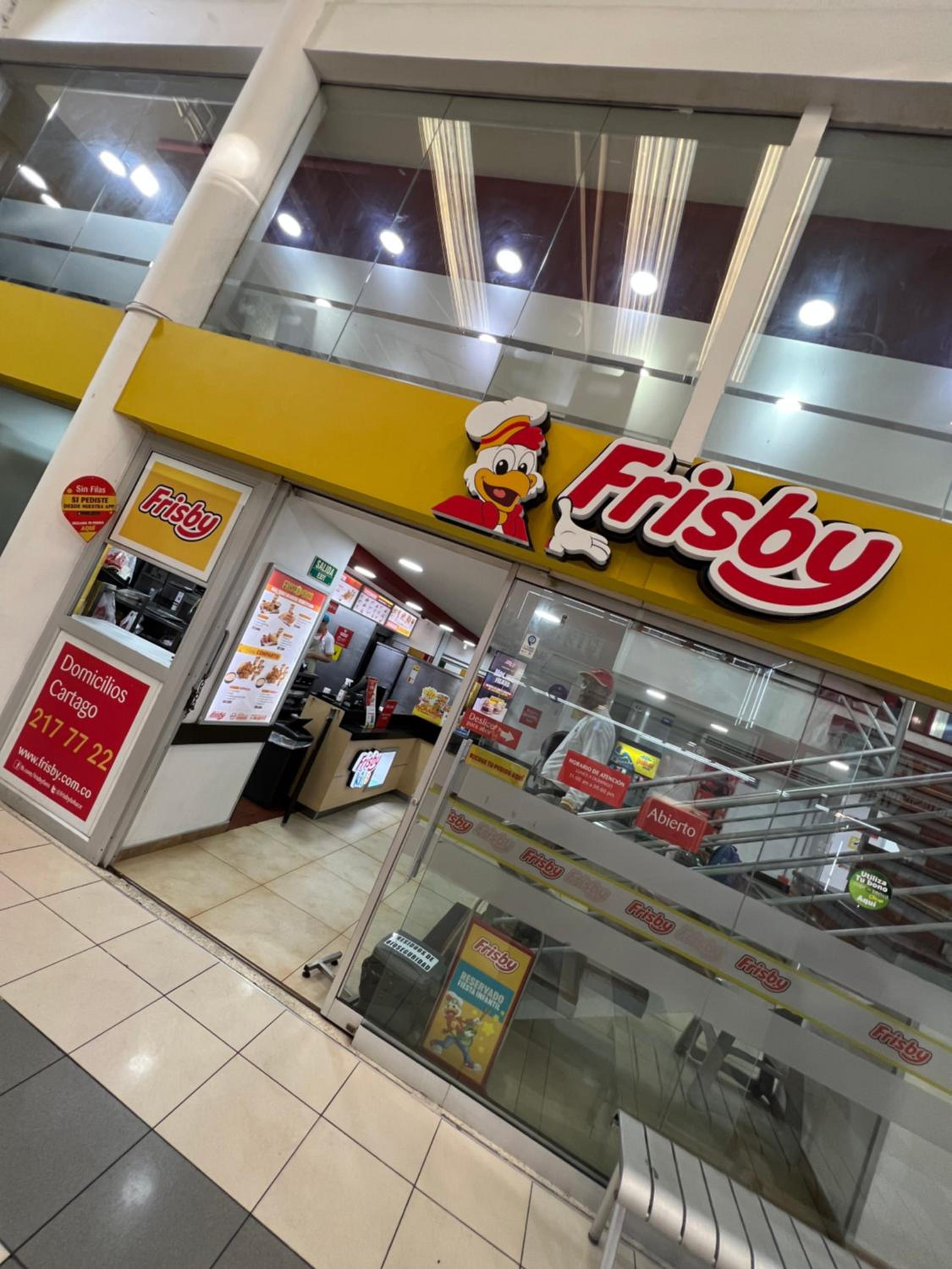 Apartamento para grupos grandes dentro de centro comercial con frisby
