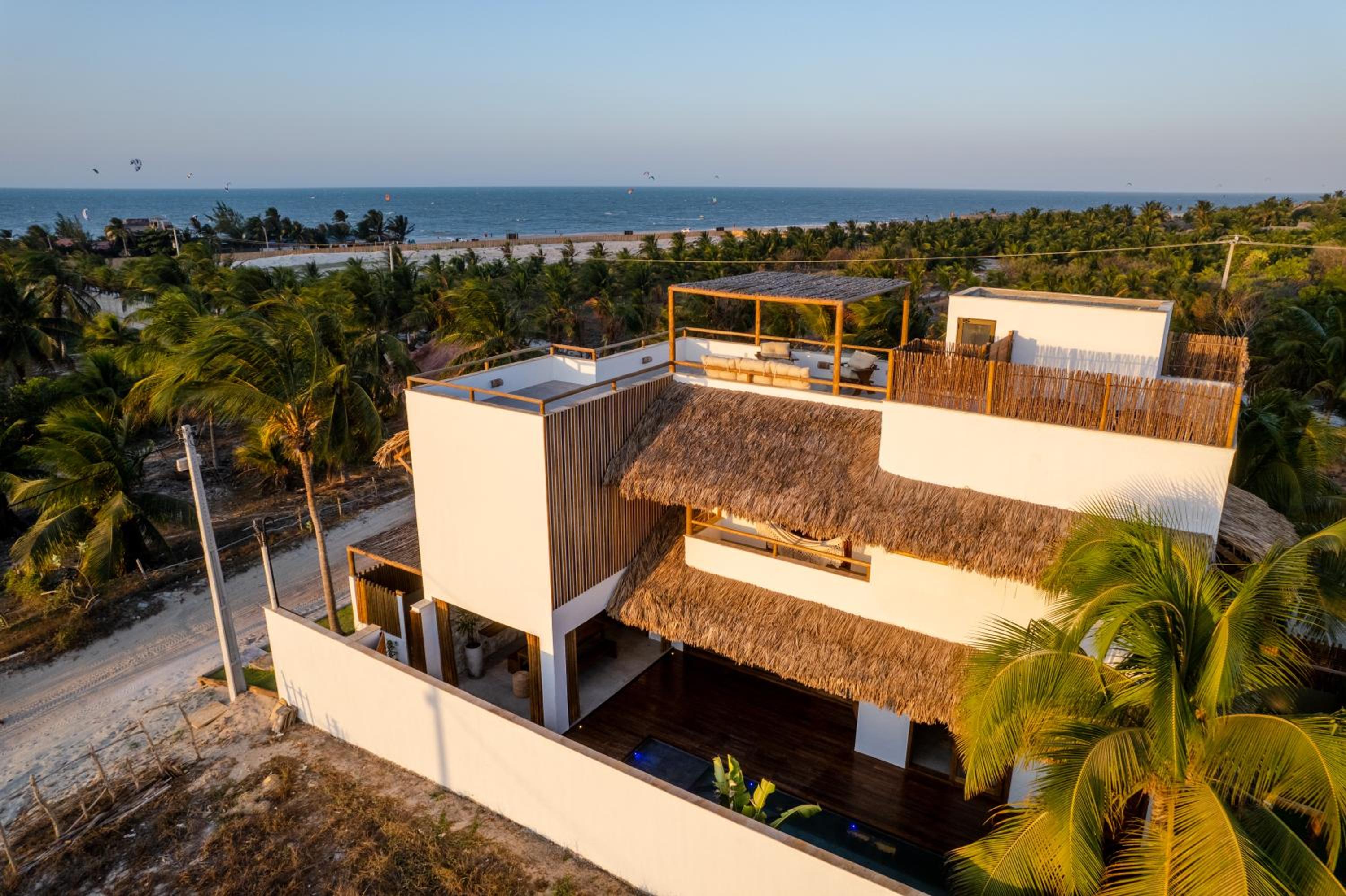 Villa Aura, piscina privativa e rooftop com vista excepcional pro mar, 150m do mar e do Rancho do Kite, Praia do Prea