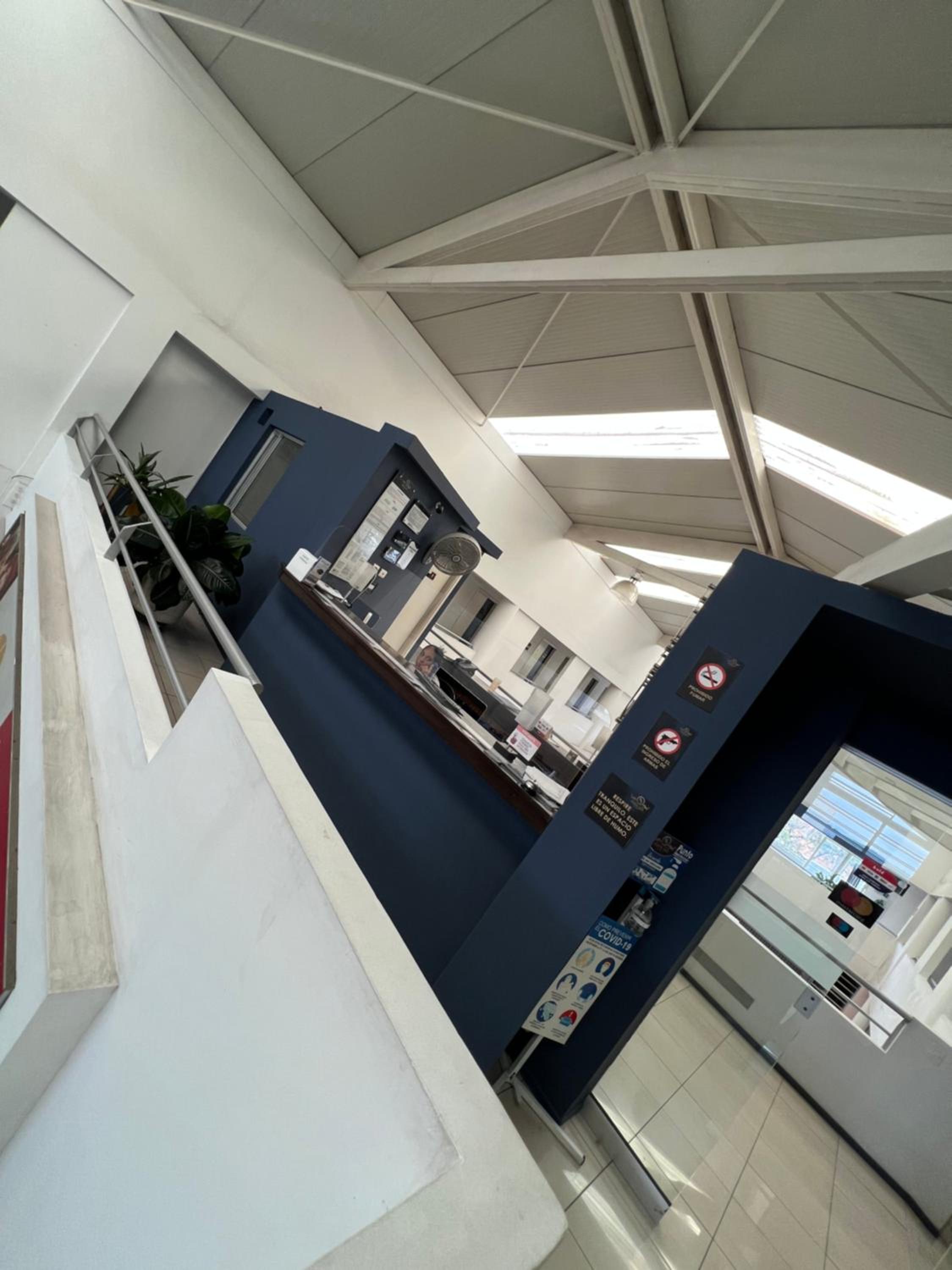 Apartamento para grupos grandes dentro de centro comercial con frisby
