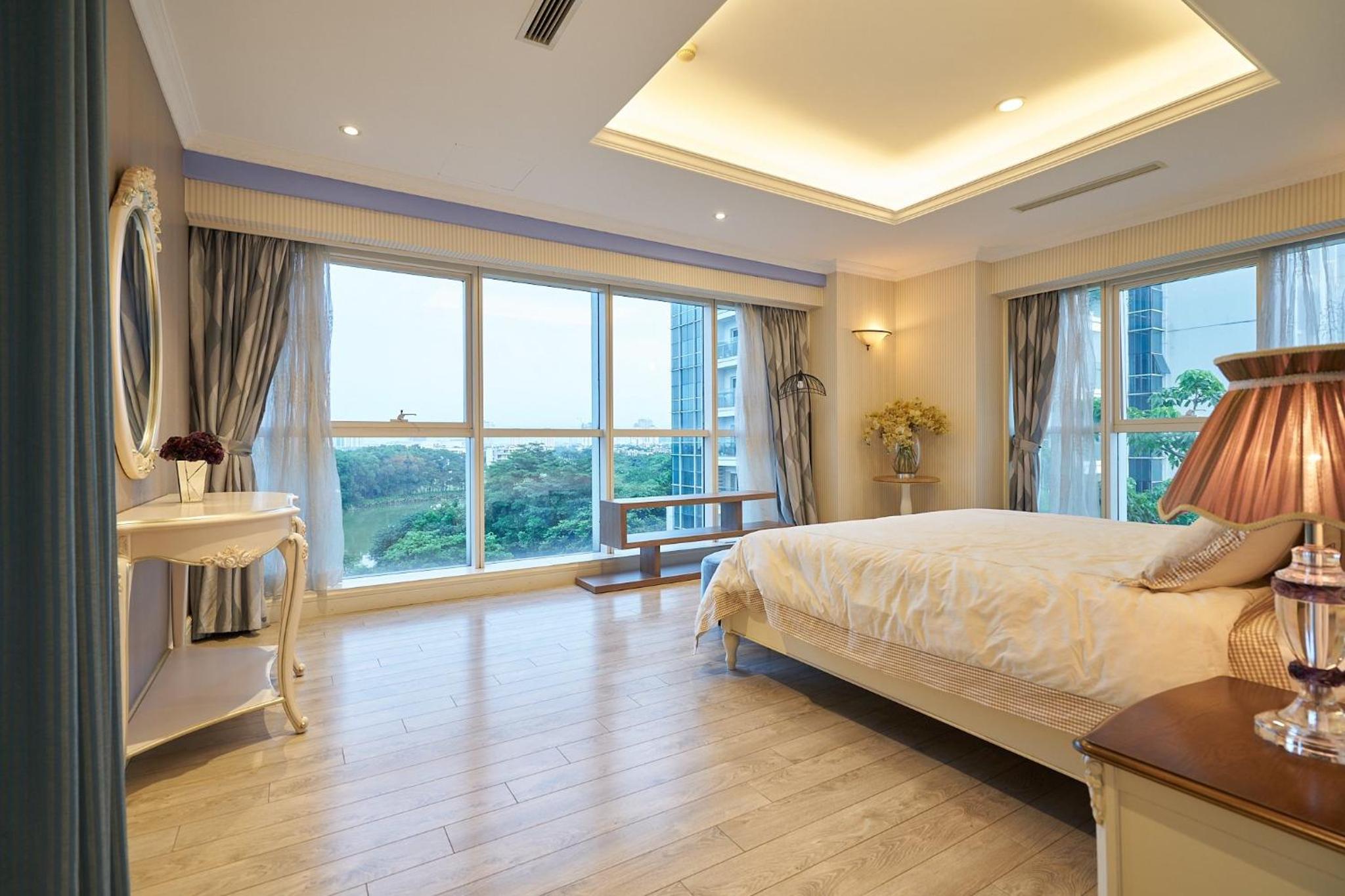 Elegance, luxury 4 bedrooms golf course view Ciputra Apartment