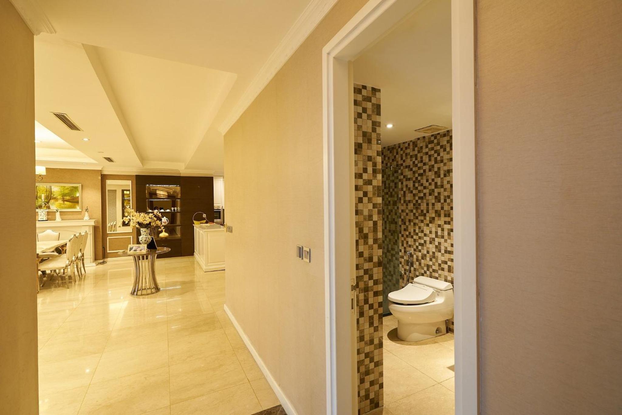 Elegance, luxury 4 bedrooms golf course view Ciputra Apartment