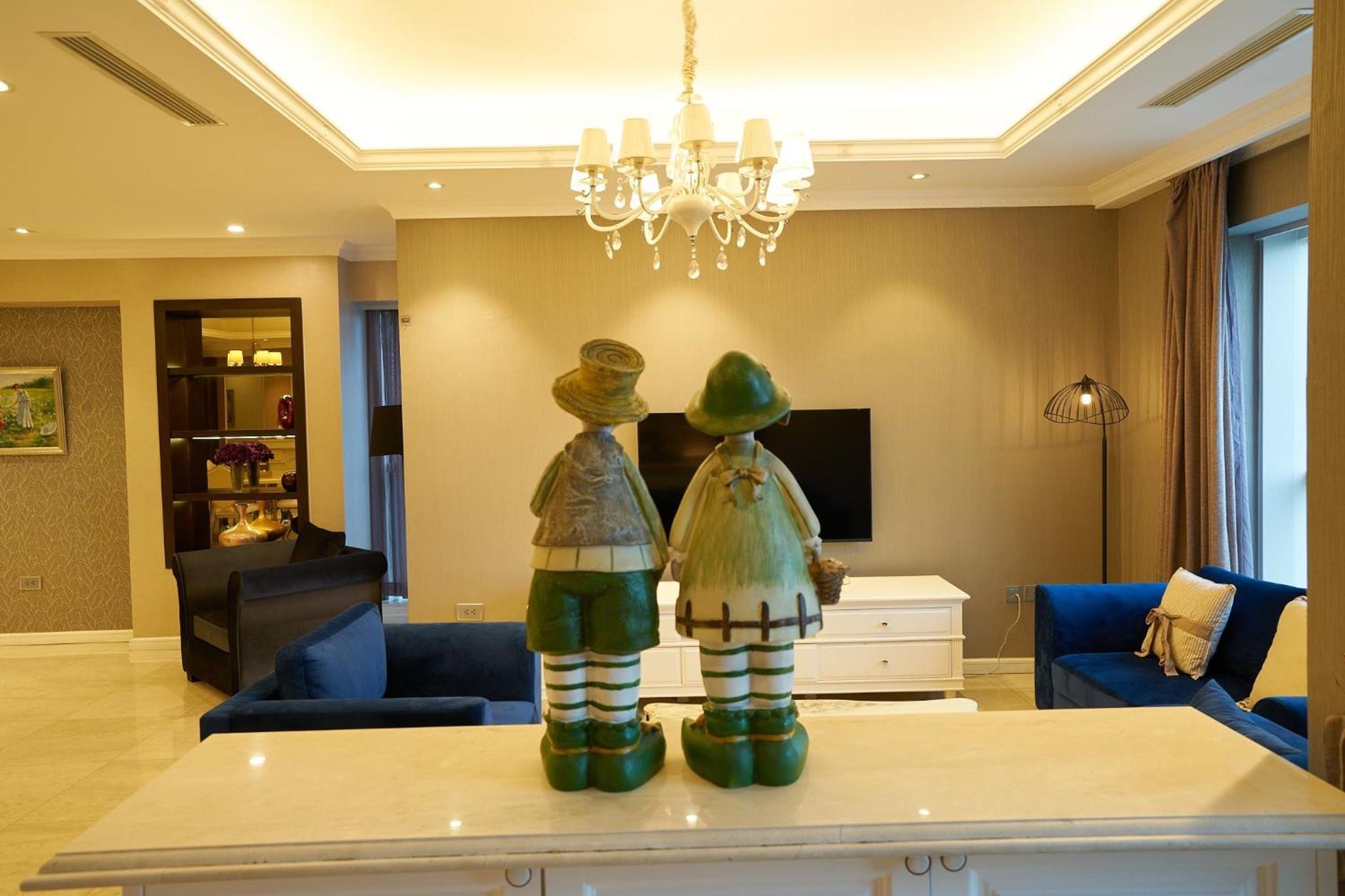 Elegance, luxury 4 bedrooms golf course view Ciputra Apartment