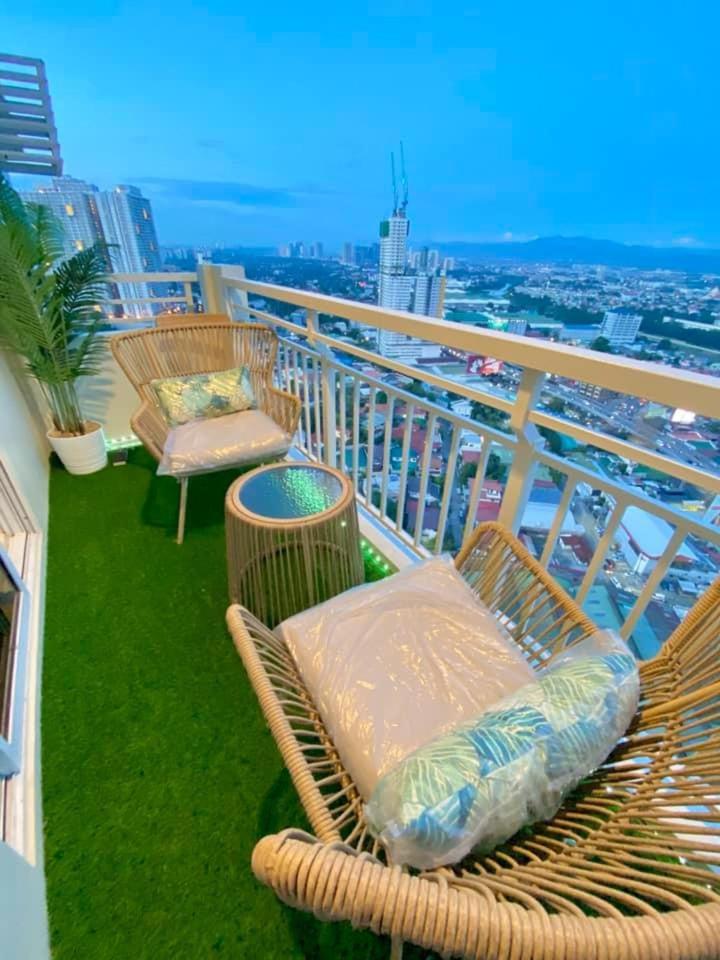 Cozy 1 BR Scandinavian/Tropical Condo with Balcony & Parking view 2